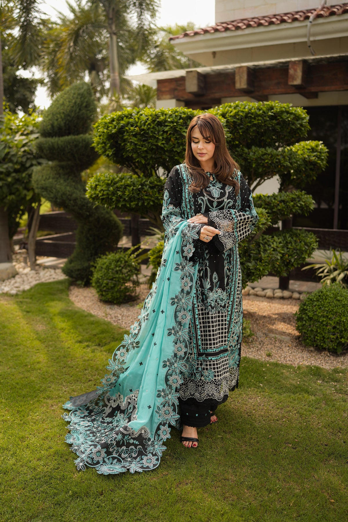 Aneelas Signature Luxury Lawn Emb 3pc [LUX-26-24] [EAD] [Dispatch Ready]