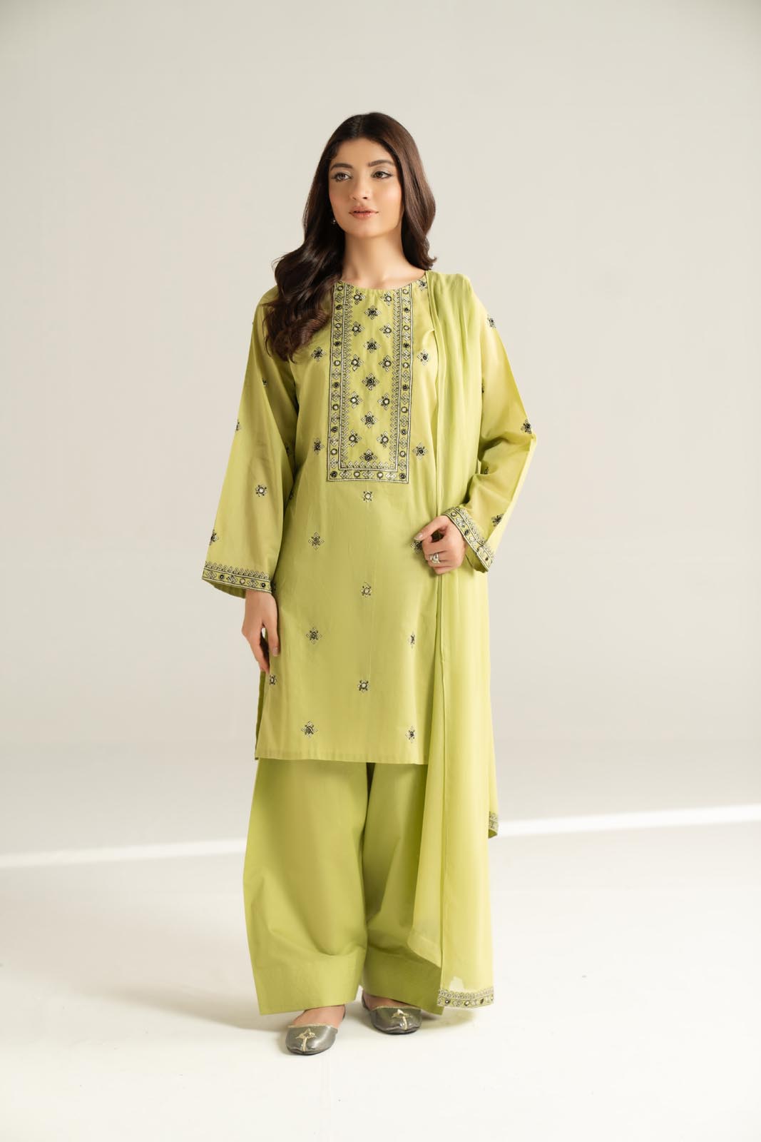 3 Piece Lawn Embroidered Suit (CS0542)