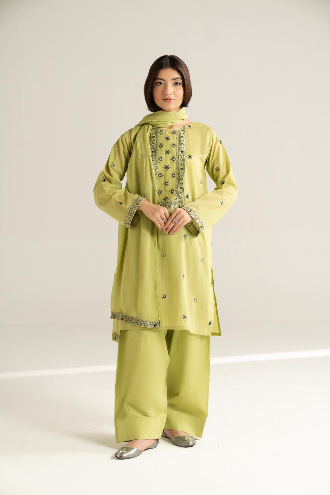 3 Piece Lawn Embroidered Suit (CS0542)