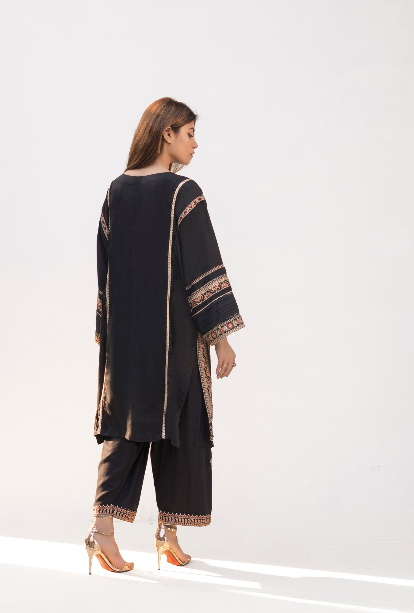 RTW-EBONY-BLACK-D1