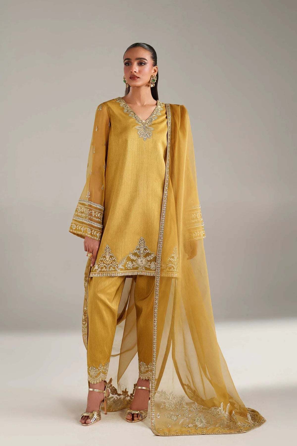 Akbar Aslam – Paree Style
