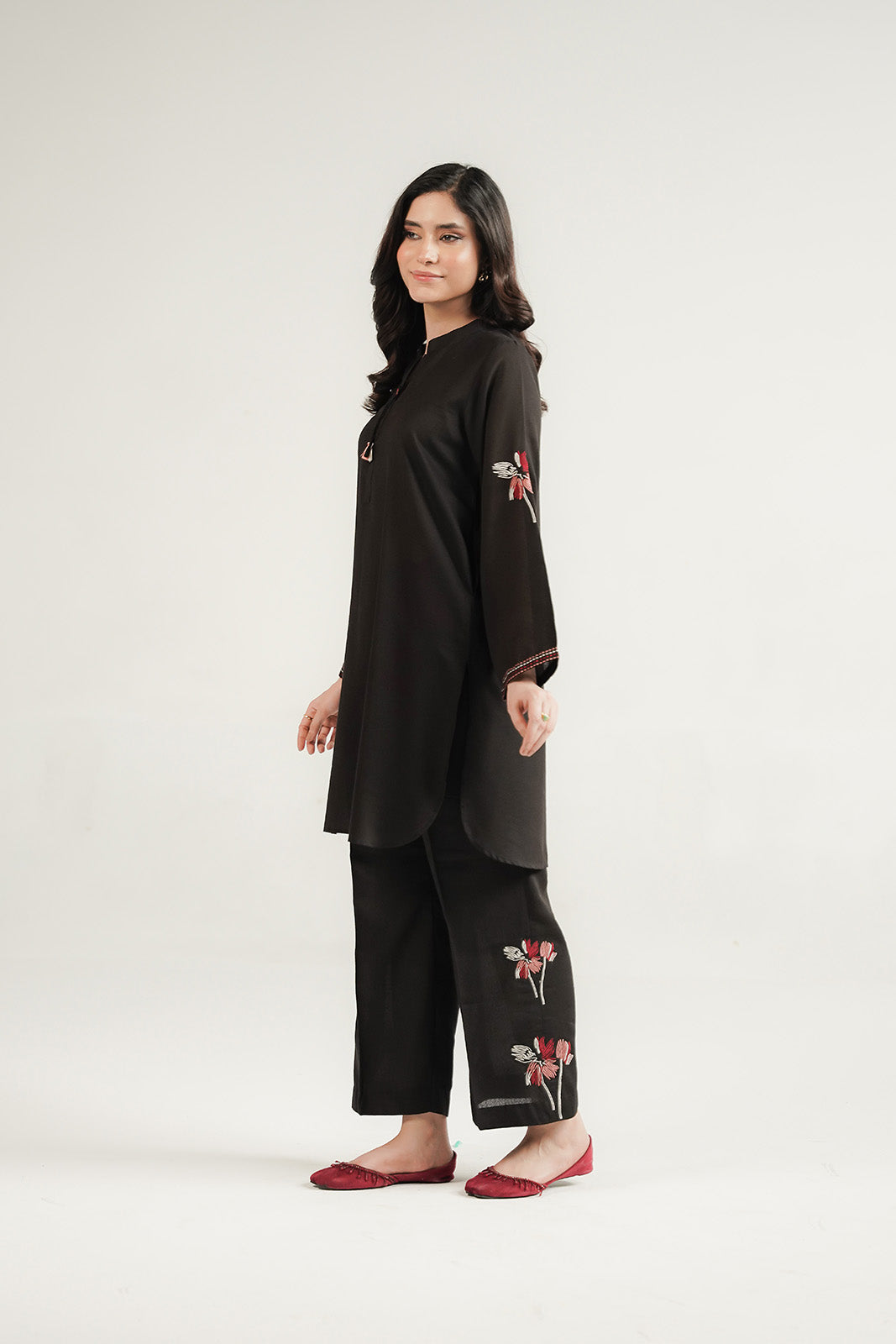 2 Piece Lawn Karandi Embroidered Suit (CP0556)
