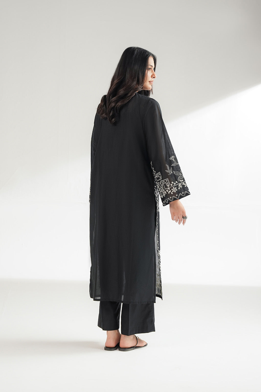 2 Piece Lawn Embroidered Suit (CS0548)
