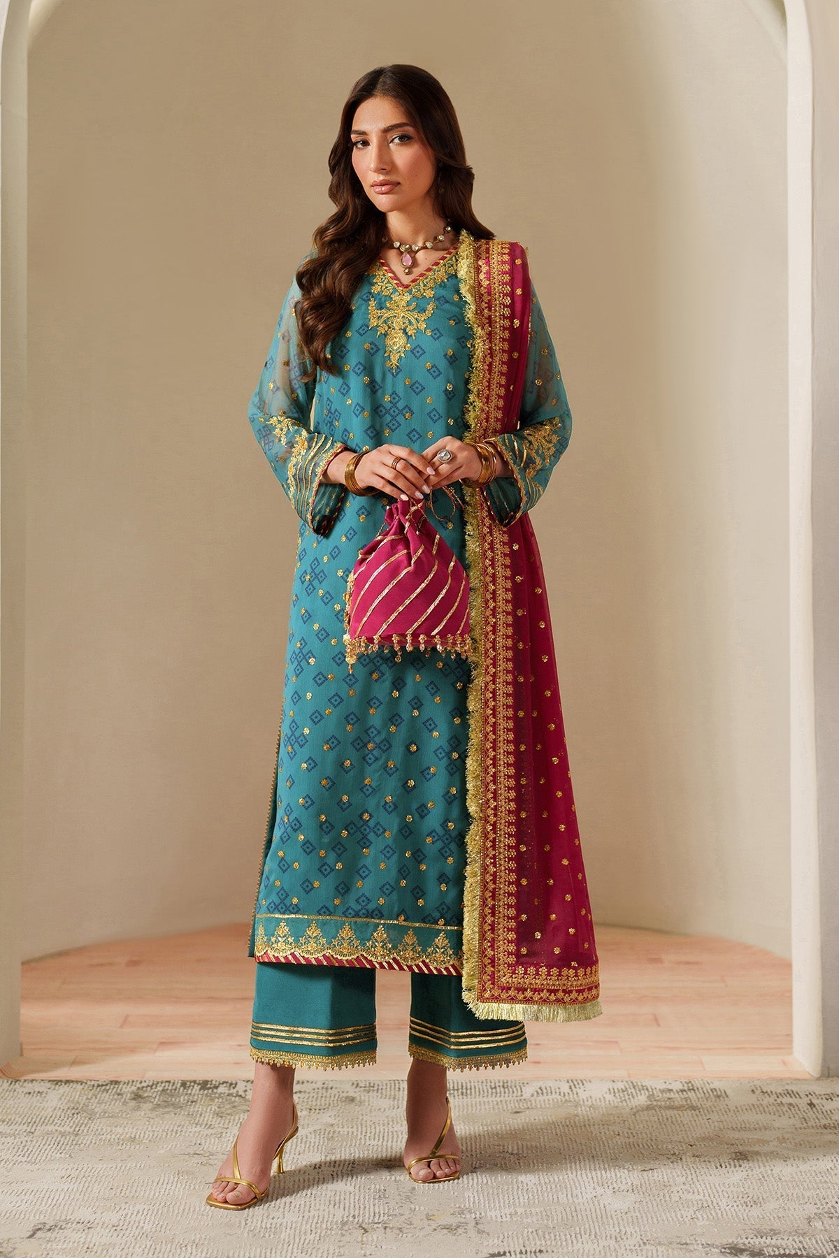 Alizeh – Elaira Style