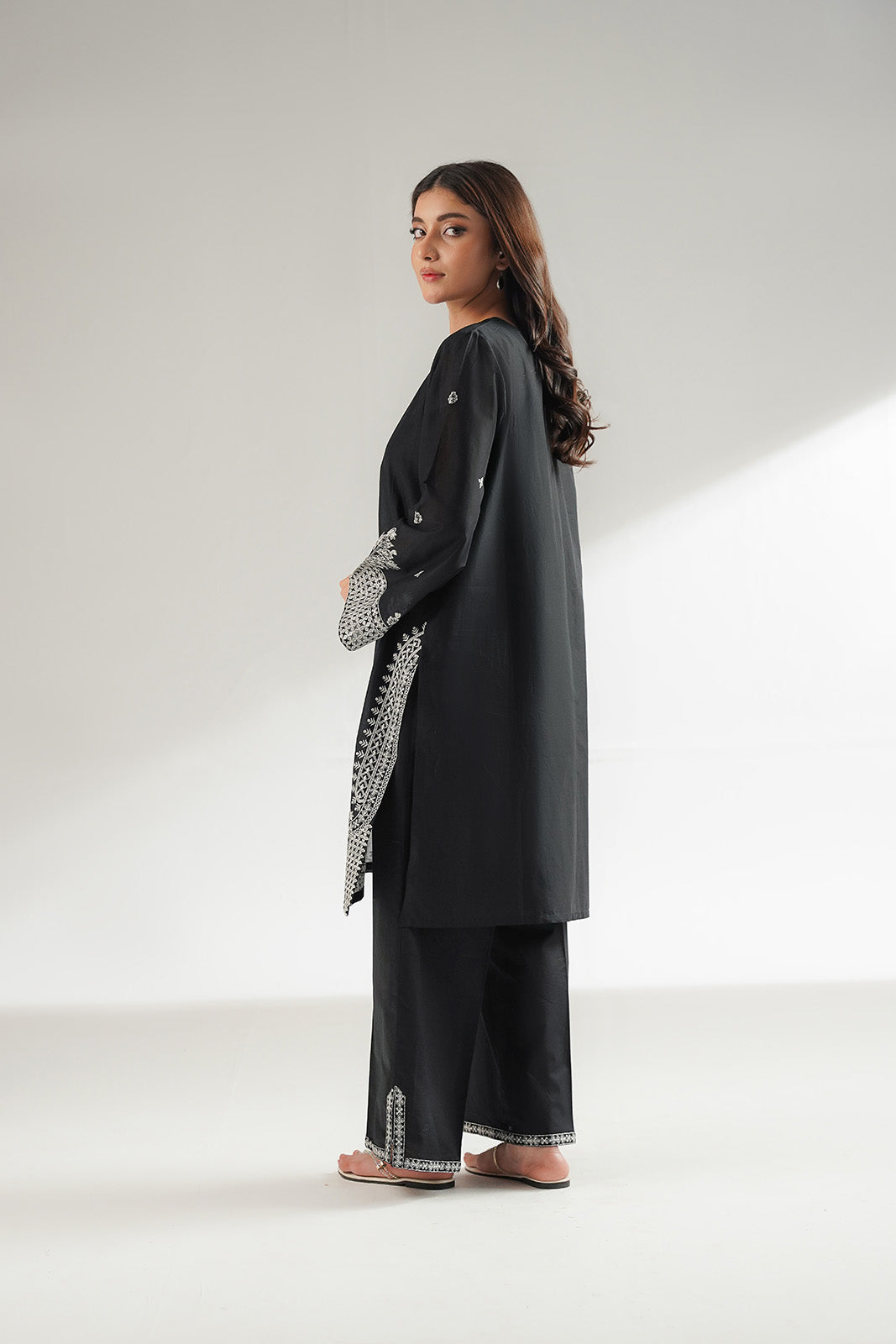 2 Piece Lawn Embroidered Suit (CS0547)