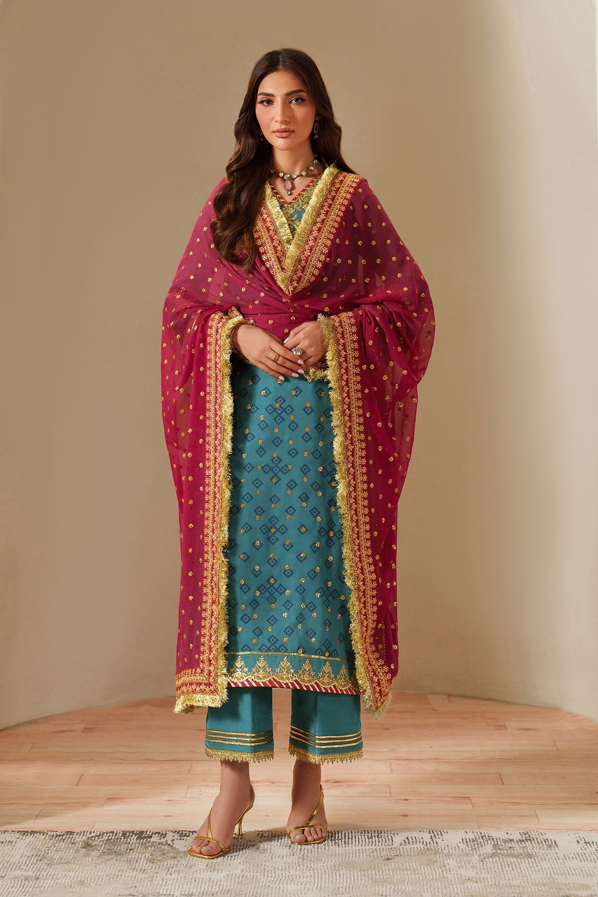 Alizeh – Elaira Style