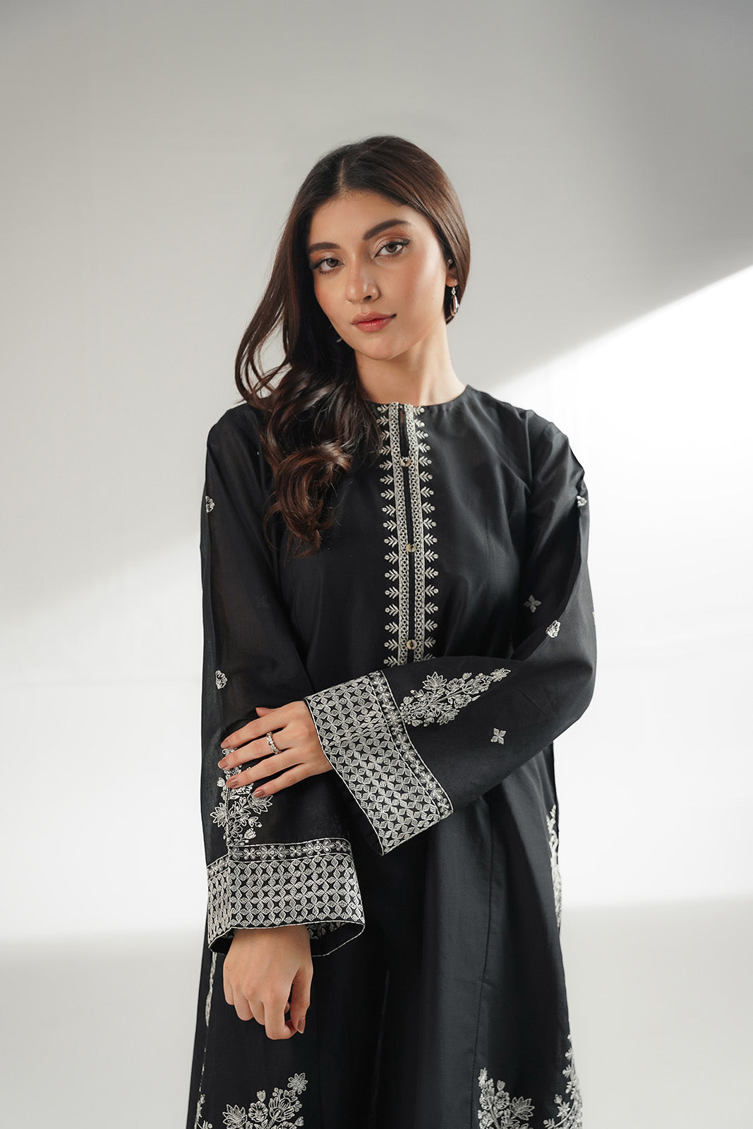 2 Piece Lawn Embroidered Suit (CS0547)