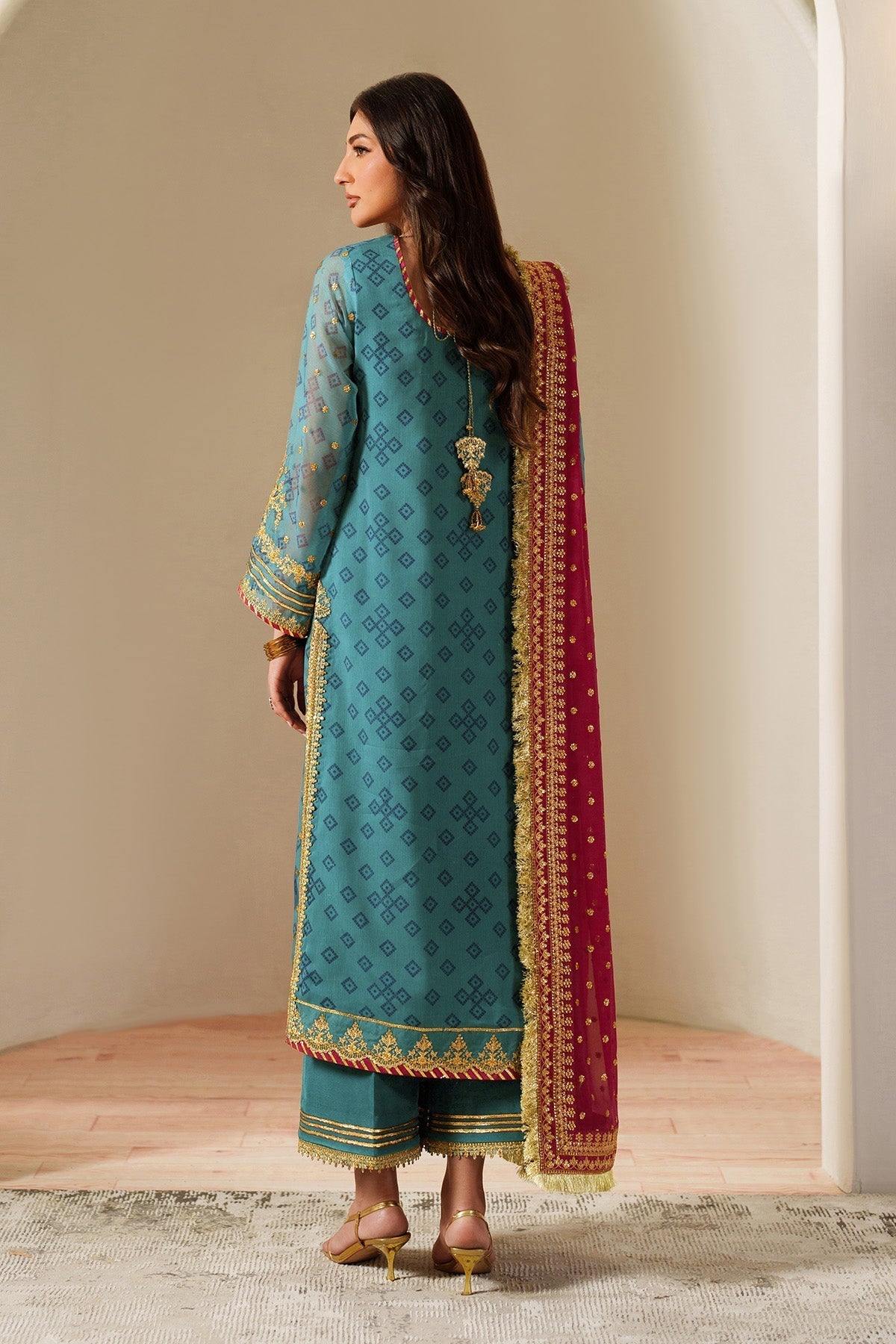 Alizeh – Elaira Style