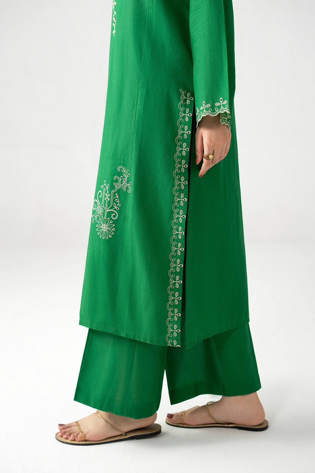 2 Piece Lawn Embroidered Suit (CP0522)