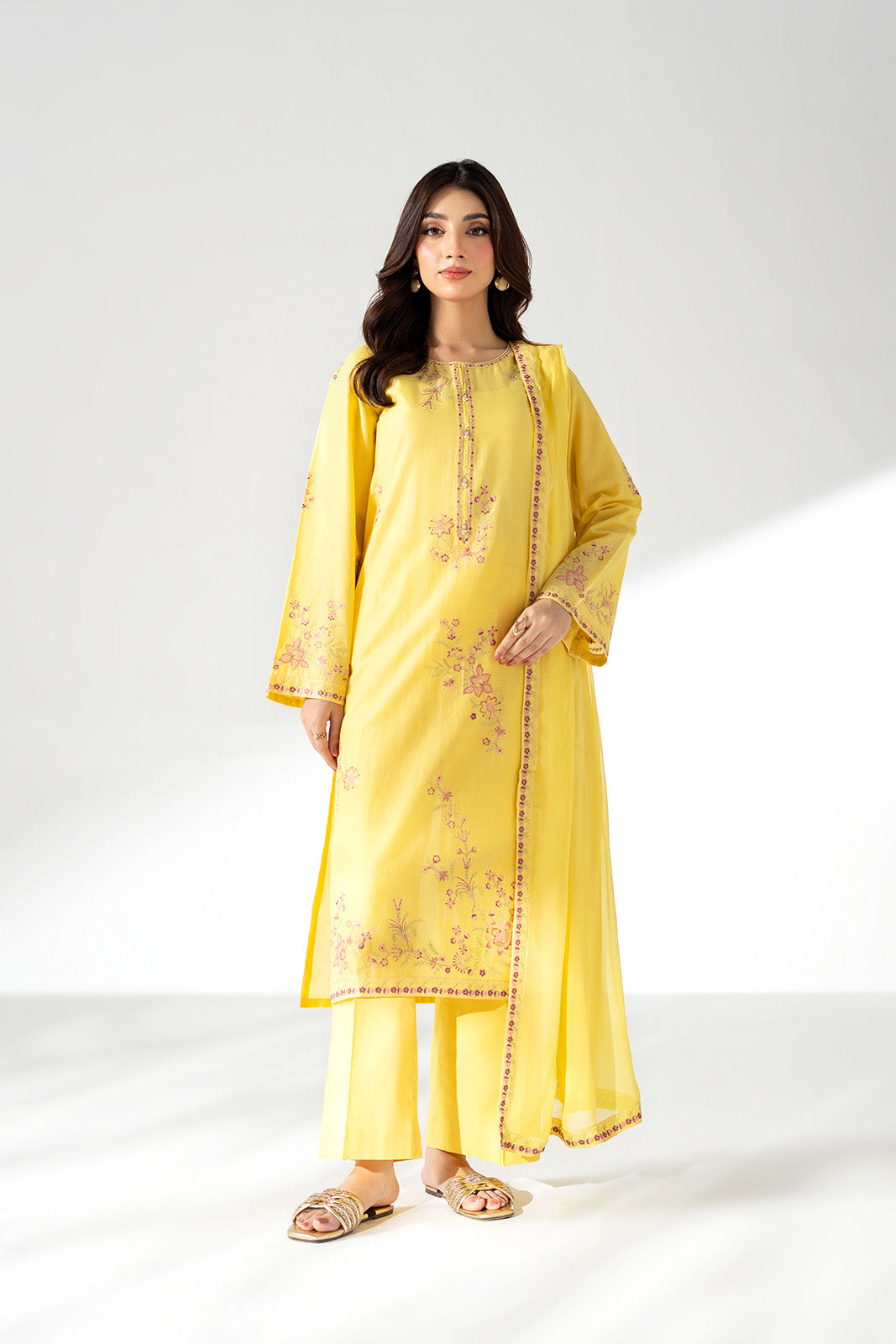 3 Piece Lawn Embroidered Suit (CS0648)