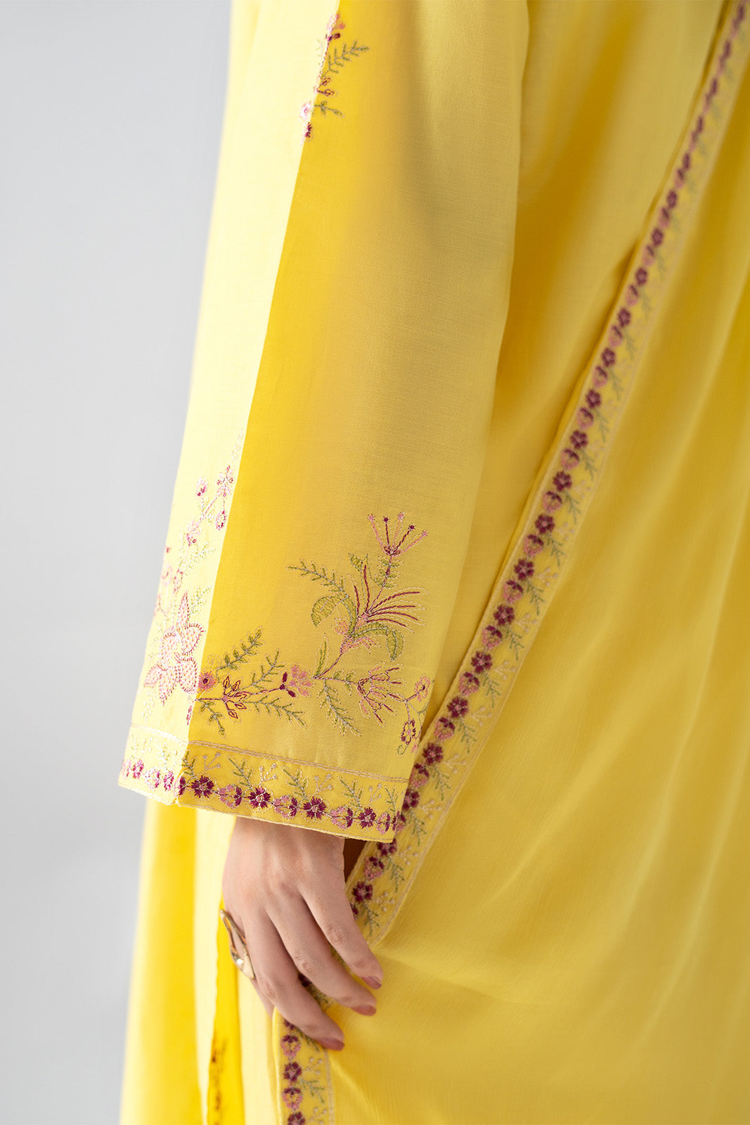 3 Piece Lawn Embroidered Suit (CS0648)