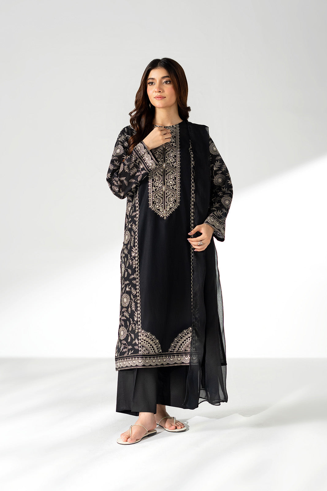 3 Piece Lawn Embroidered Suit (CS0639)
