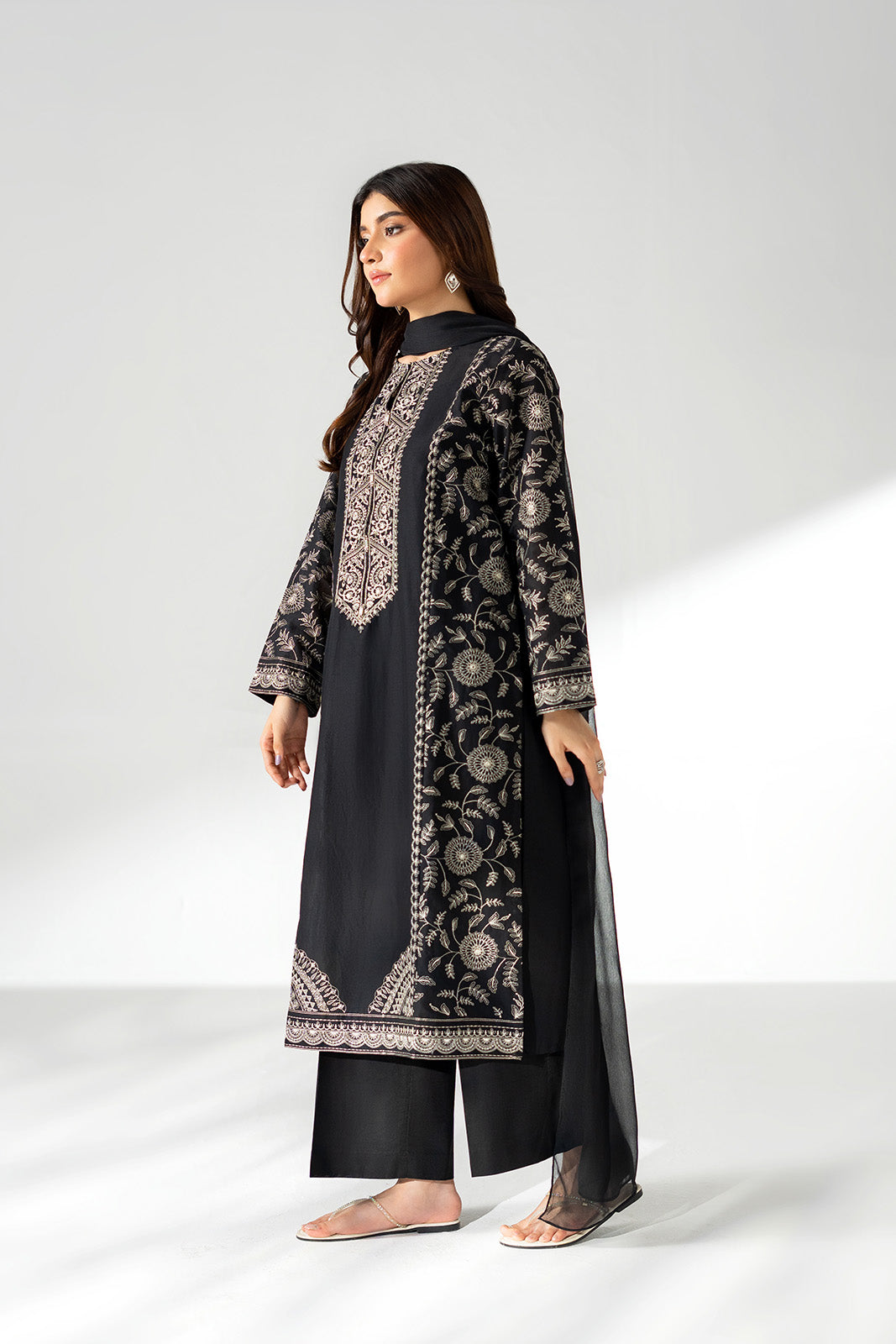 3 Piece Lawn Embroidered Suit (CS0639)