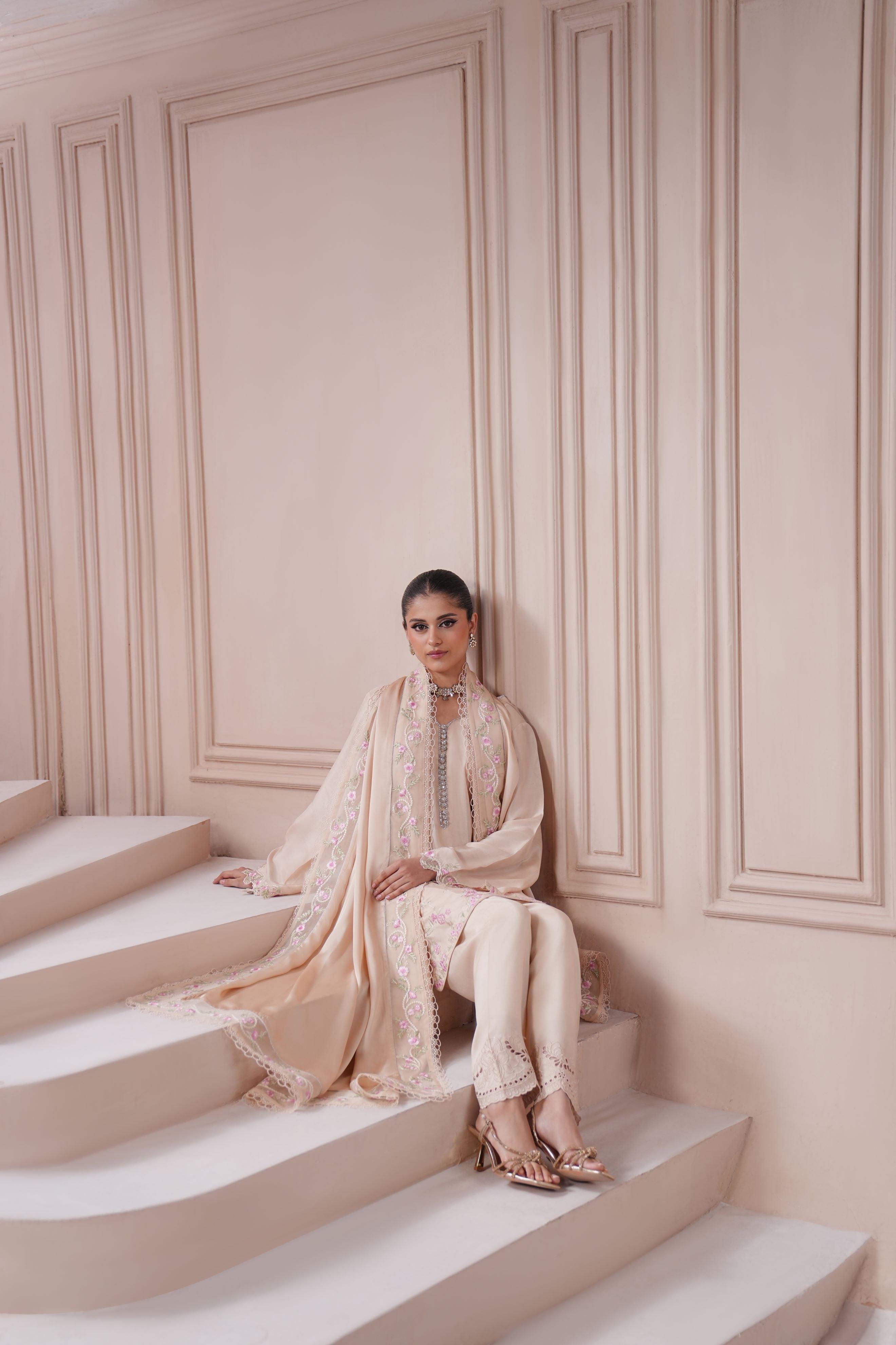 Taupe Ameema