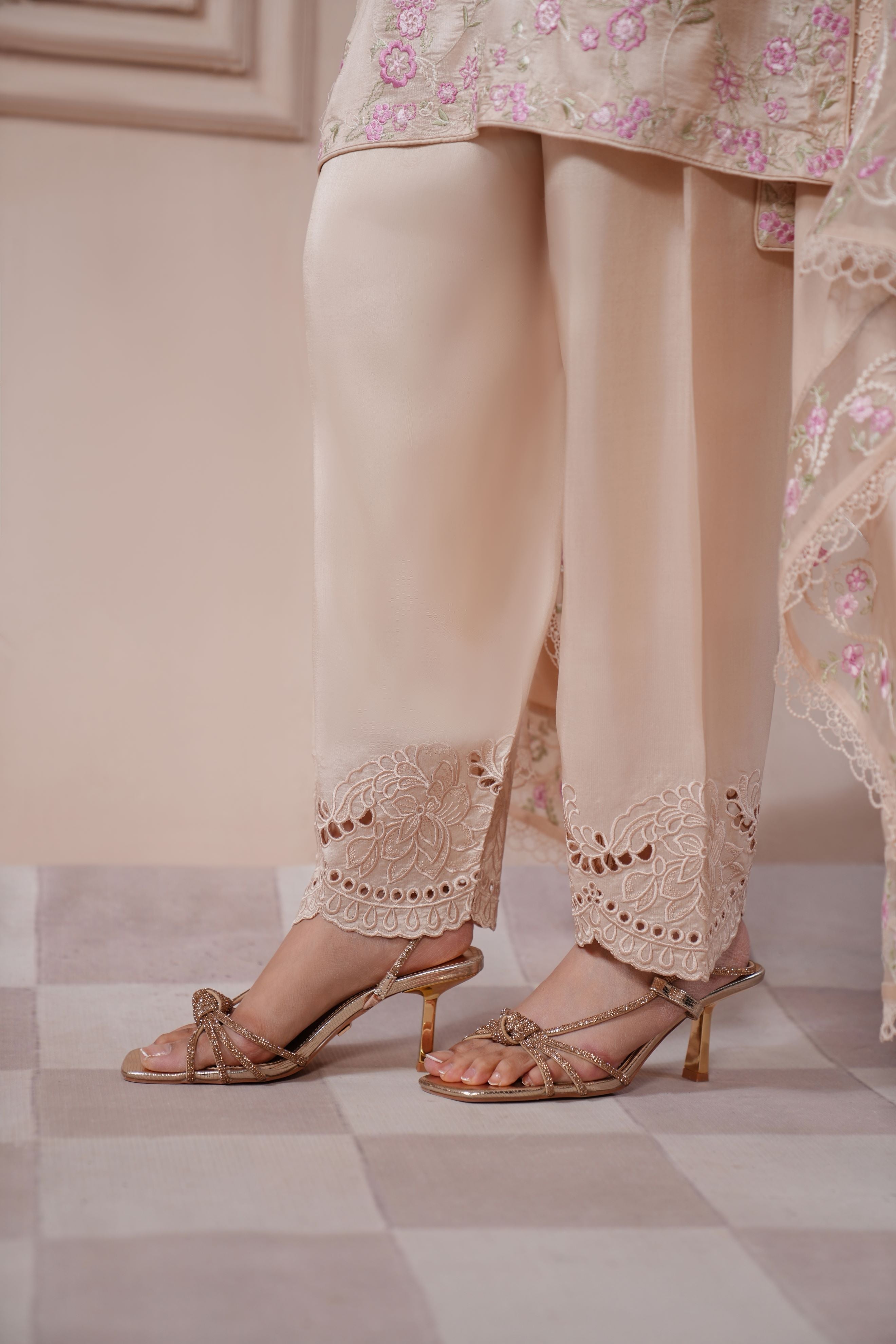 Taupe Ameema