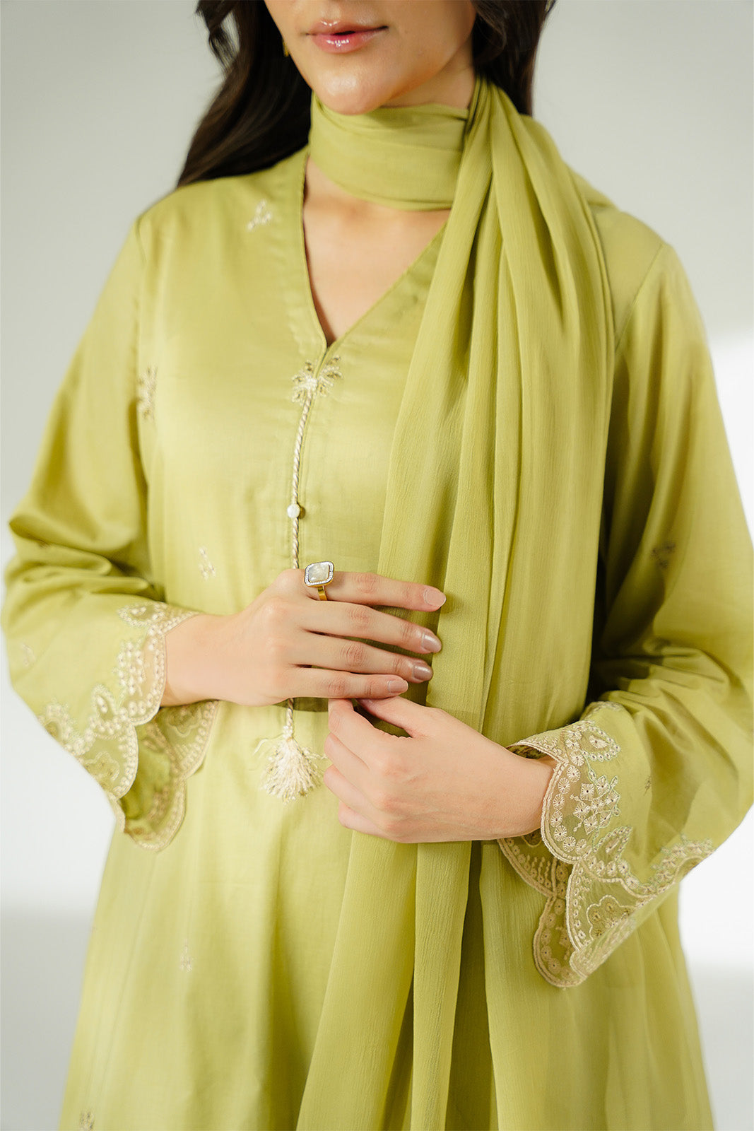 3 Piece Lawn Embroidered Suit (CS0641)
