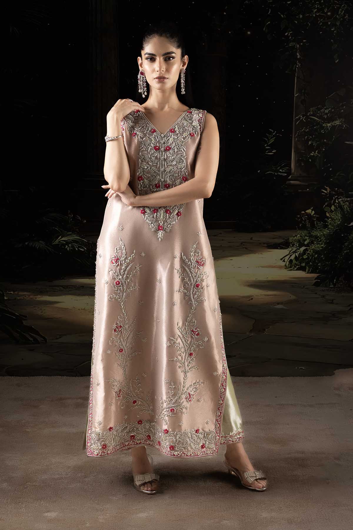 https://ayesha-somaya.com/wp-content/uploads/2025/09/DSC08190-copy.jpg