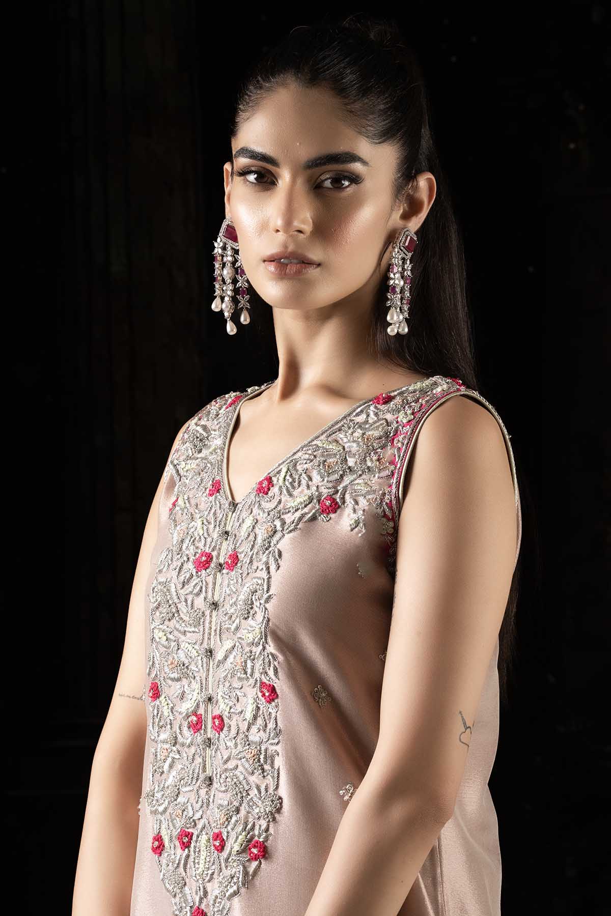 https://ayesha-somaya.com/wp-content/uploads/2025/09/DSC08197-copy.jpg