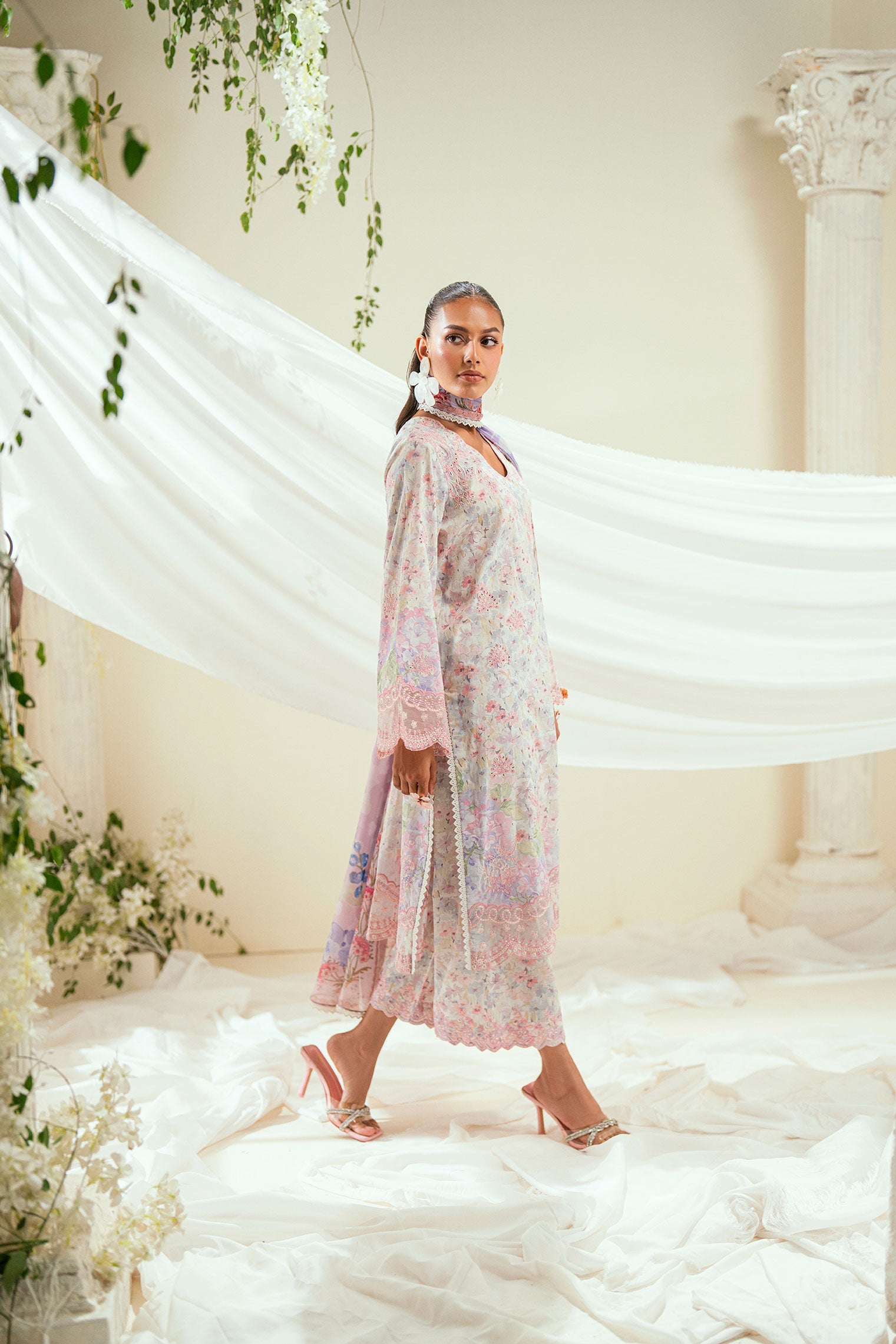 SS25DC-2547 L-PURPLE LAWN 2PCS EMBROIDERED KURTA WITH TROUSER
