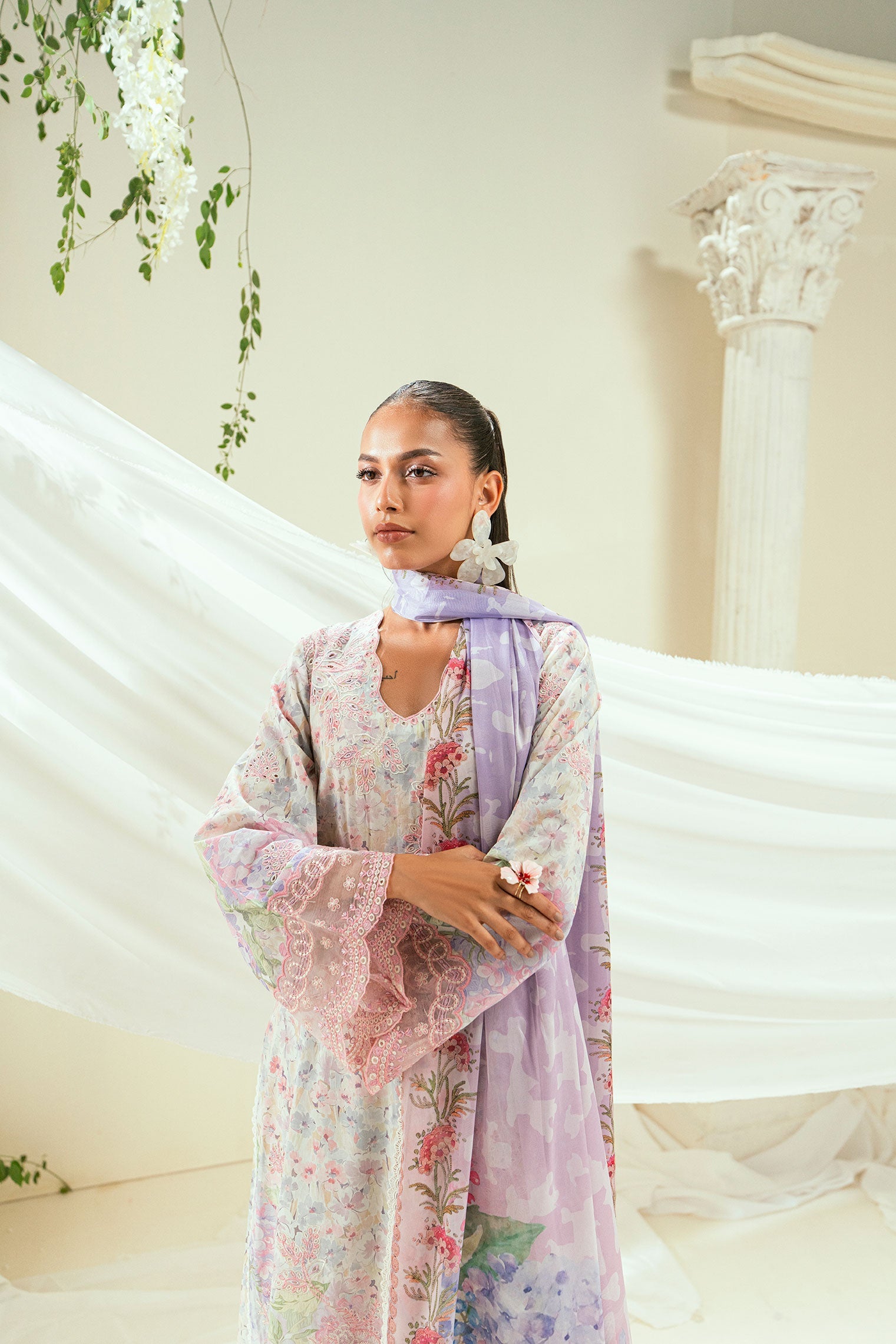 SS25DC-2547 L-PURPLE LAWN 2PCS EMBROIDERED KURTA WITH TROUSER