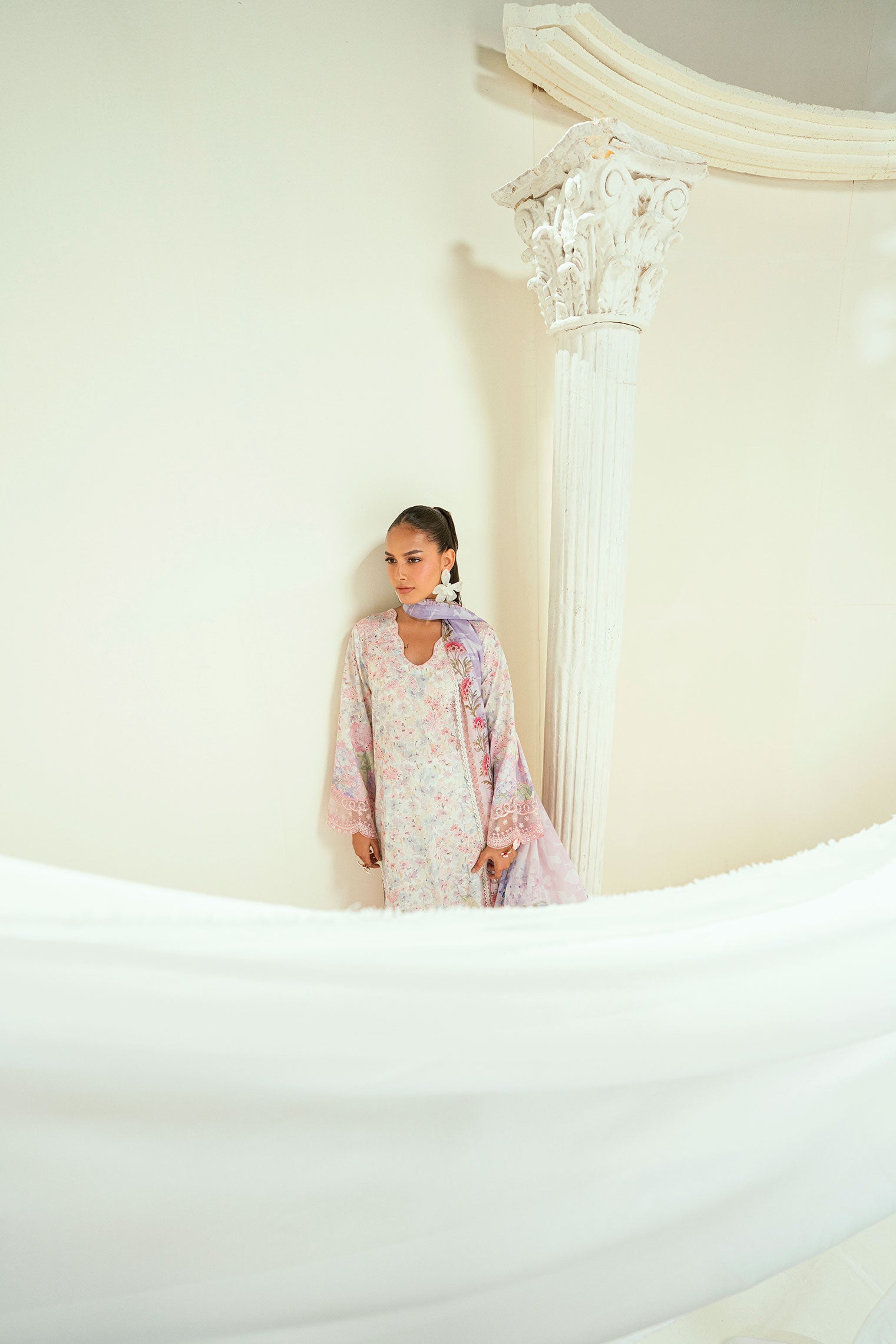 SS25DC-2547 L-PURPLE LAWN 2PCS EMBROIDERED KURTA WITH TROUSER