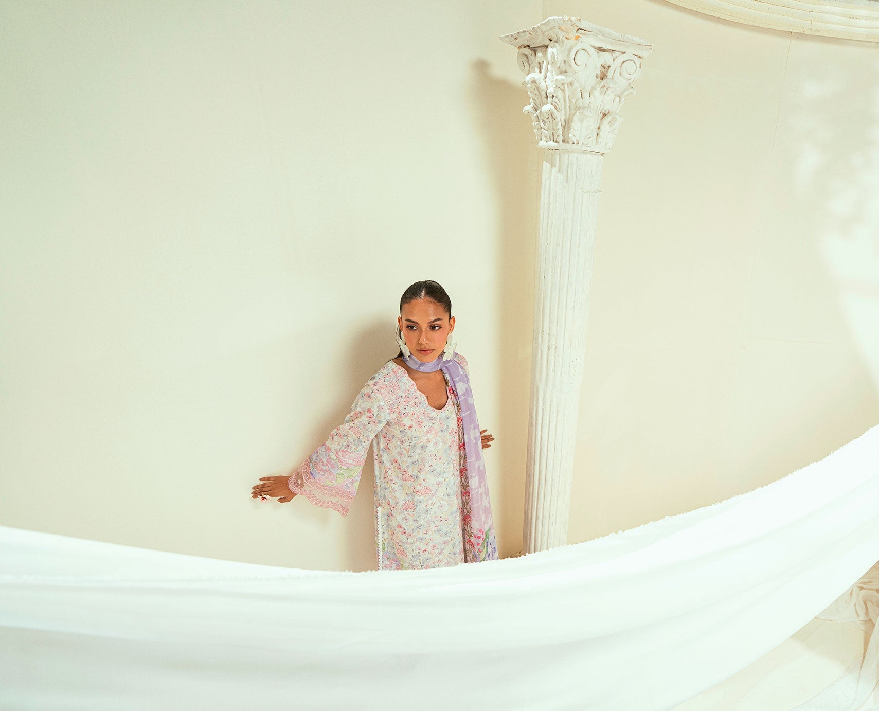 SS25DC-2547 L-PURPLE LAWN 2PCS EMBROIDERED KURTA WITH TROUSER