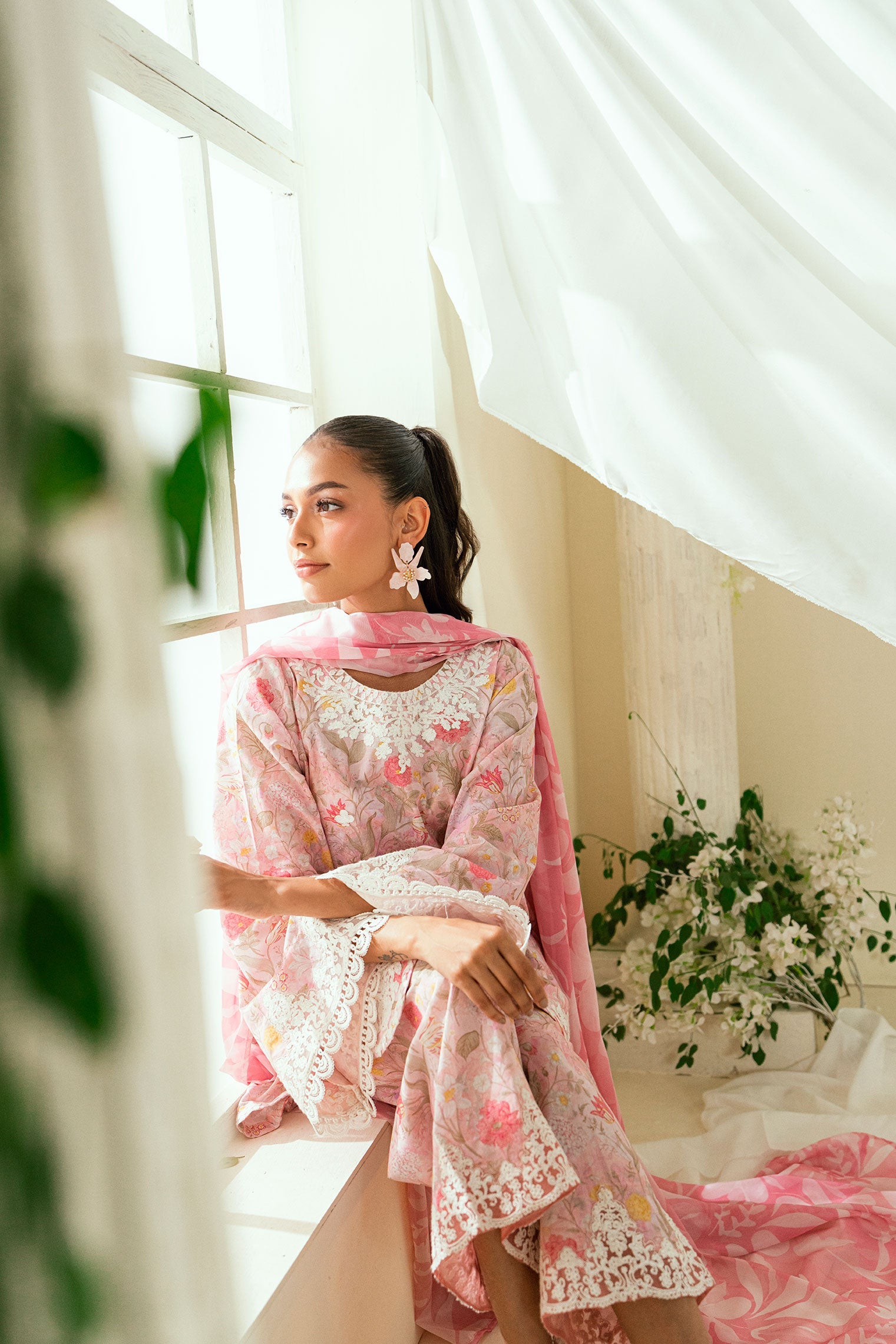 SS25DC-2552 PINK LAWN 2PCS EMBROIDERED KURTA WITH TROUSER