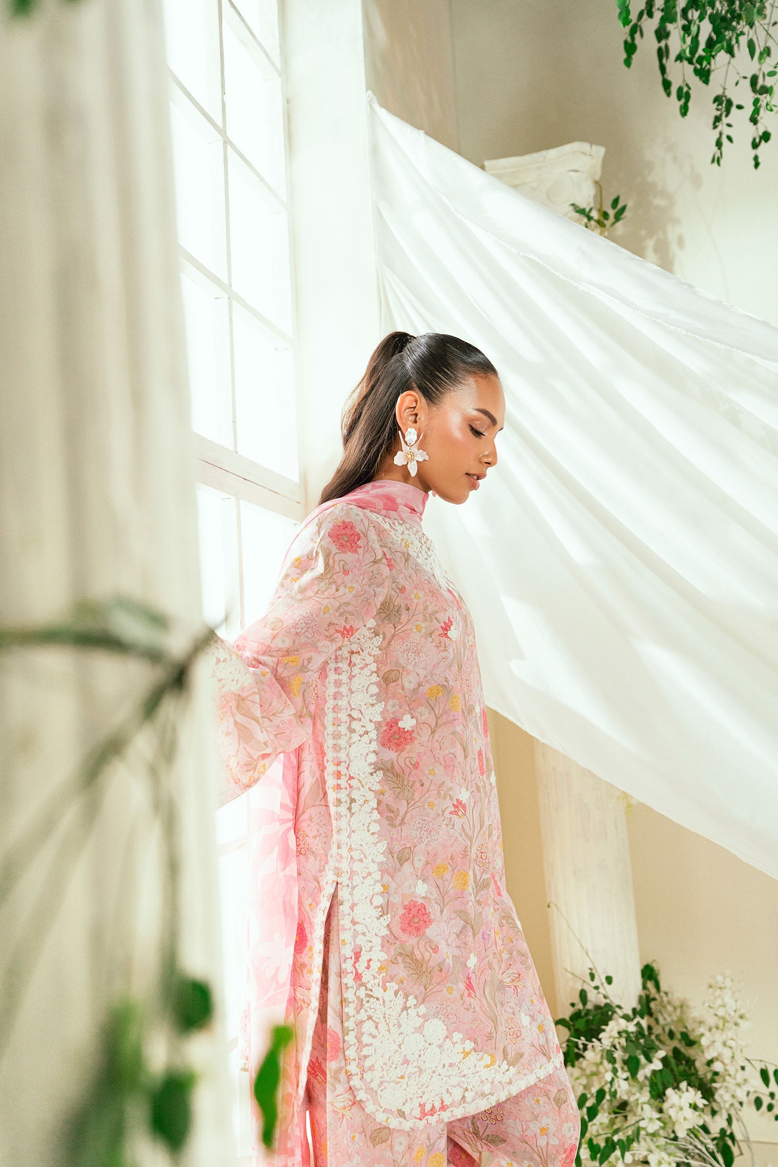 SS25DC-2552 PINK LAWN 2PCS EMBROIDERED KURTA WITH TROUSER