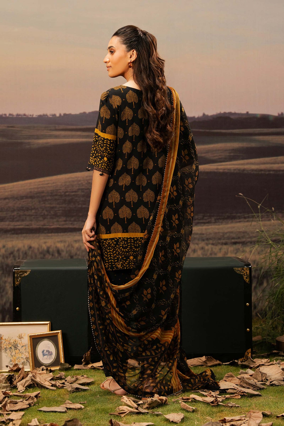 3 Pc Unstitched Embroidered Arabic Lawn Suit | MB-PFUS25-03B
