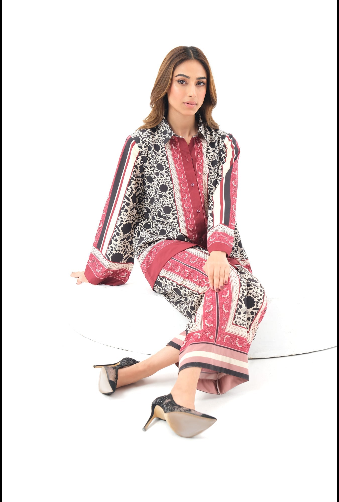D6 - Black/Cream