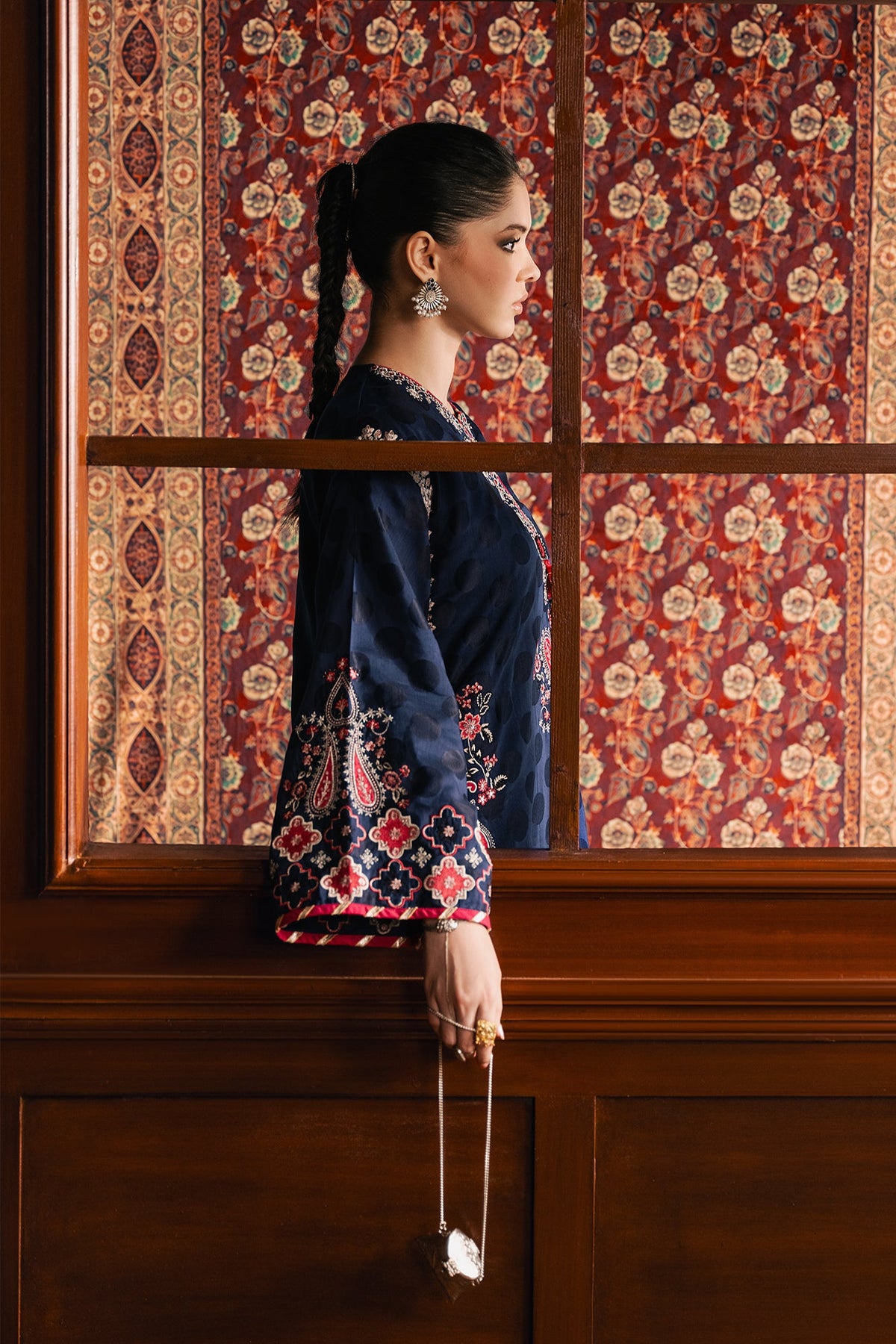EMBROIDERED SUIT (E4756/103/620)