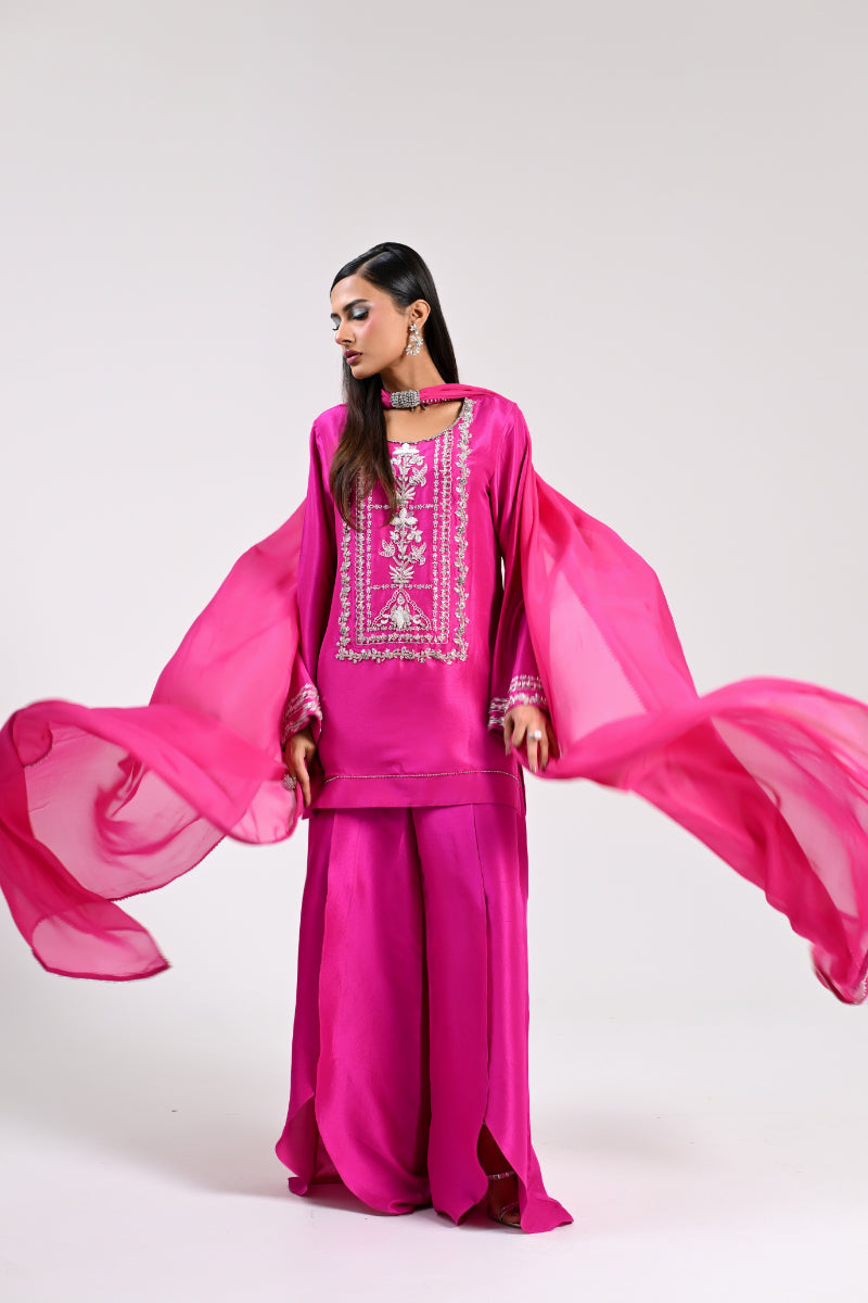 Huma Mistry – Fuchsia Flame Style