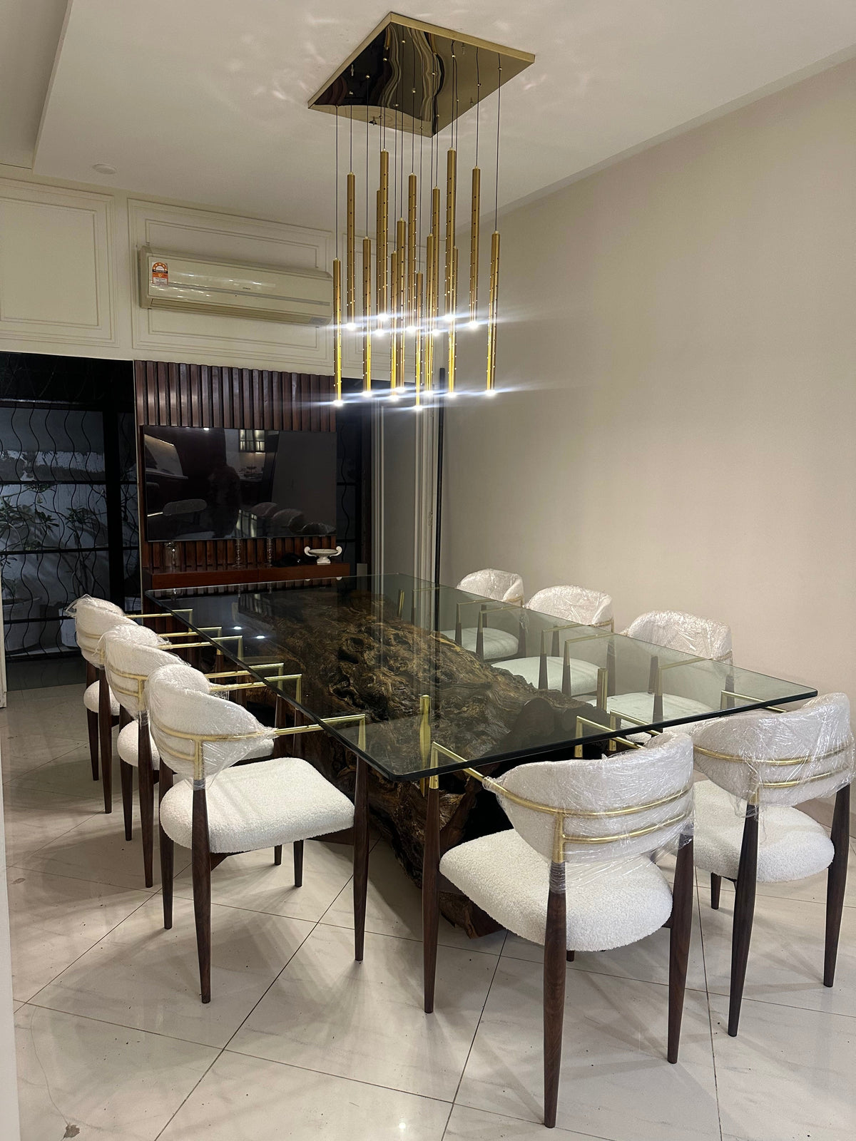 Sheesham Tree Log Dining Table With Glass Top