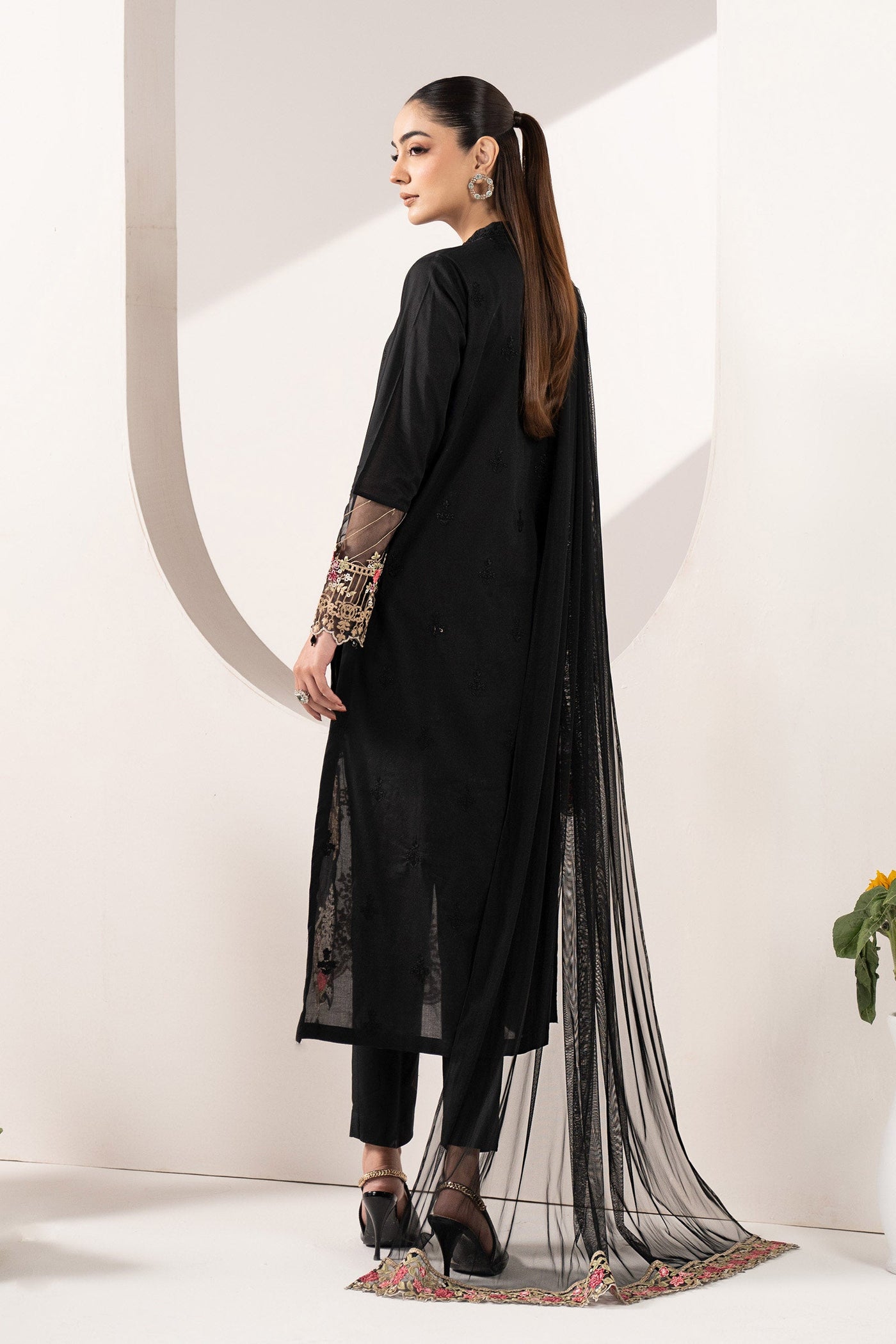 3 Piece Embroidered Lawn Suit