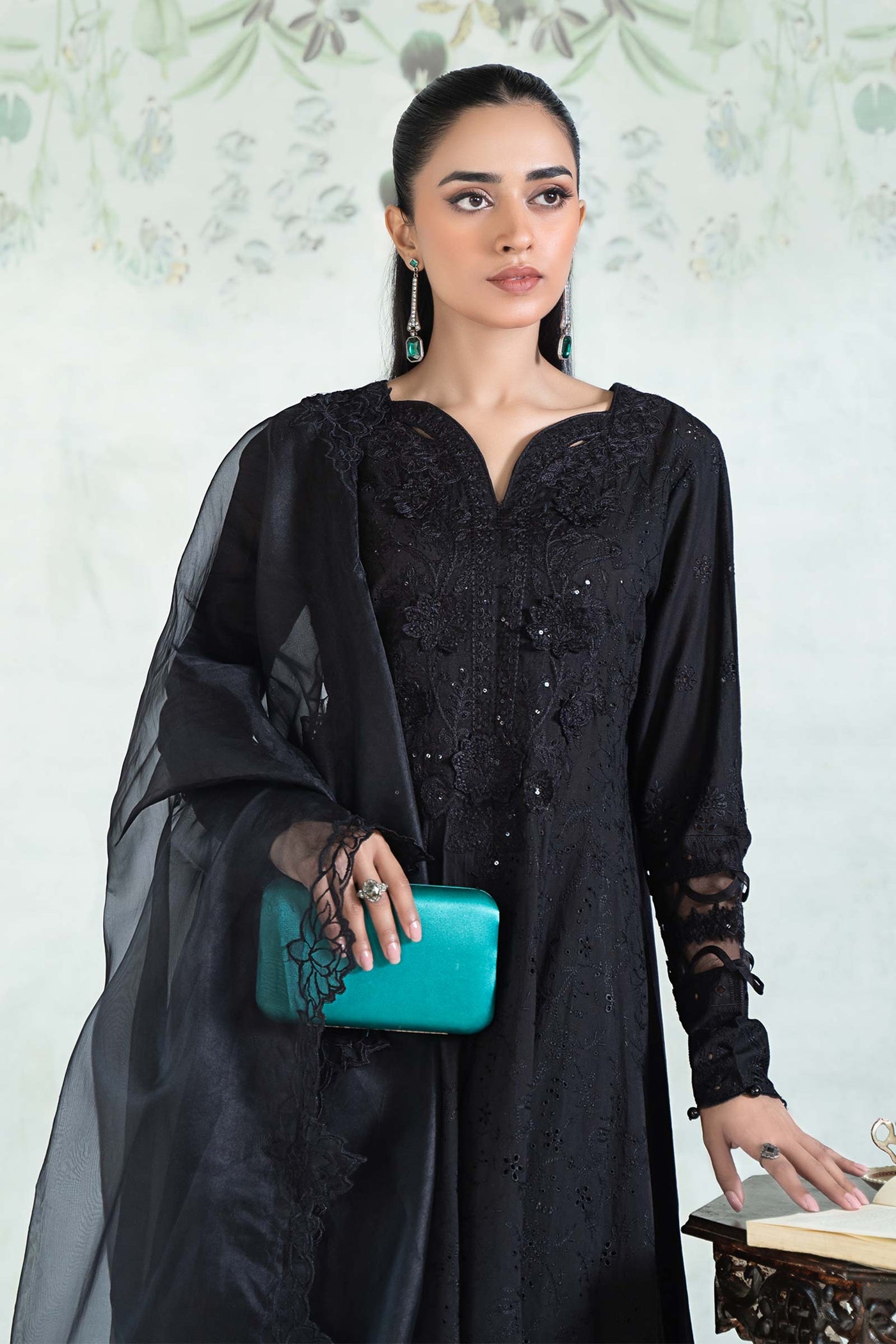 https://cdn.shopify.com/s/files/1/0620/8788/9062/files/DWEA2407BlackCloseup-1_fa5288b6-62a9-4737-ac59-5bd0e1cfb39e.jpg?v=1768824349