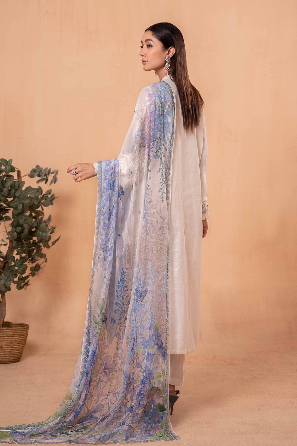 3 Piece Embroidered Lawn Suit