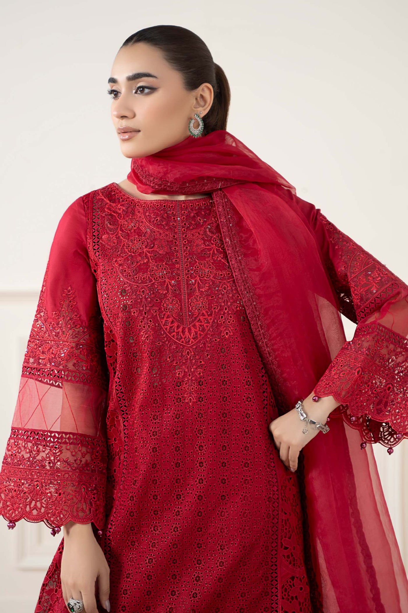 https://cdn.shopify.com/s/files/1/0620/8788/9062/files/DWEA2508RedCloseup_D_79e645c8-395a-460b-967c-2a7c374befe5.jpg?v=1770132173