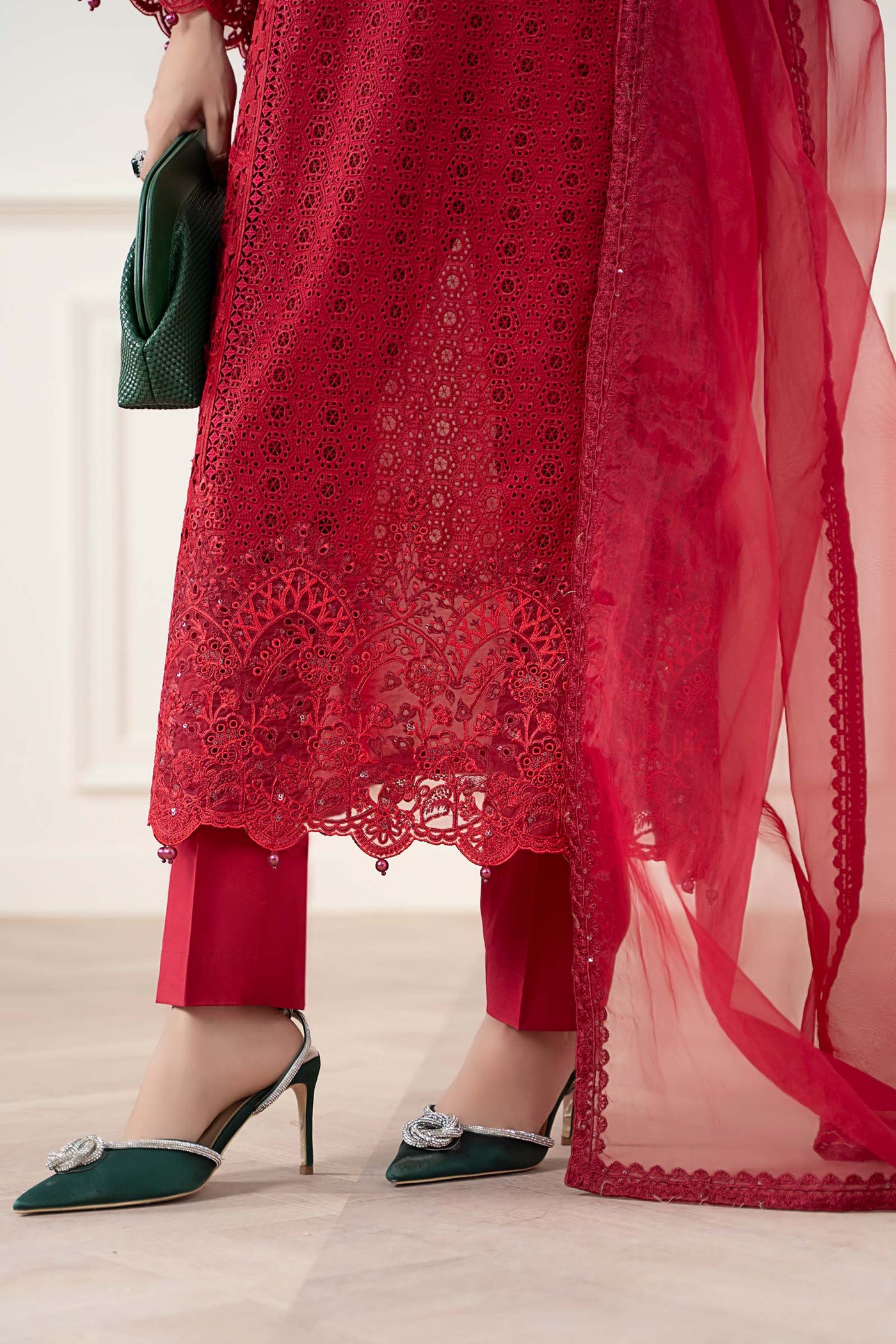 https://cdn.shopify.com/s/files/1/0620/8788/9062/files/DWEA2508RedCloseup_G_3b1b437c-94d2-4ad3-8fa2-499065b145d3.jpg?v=1770132173