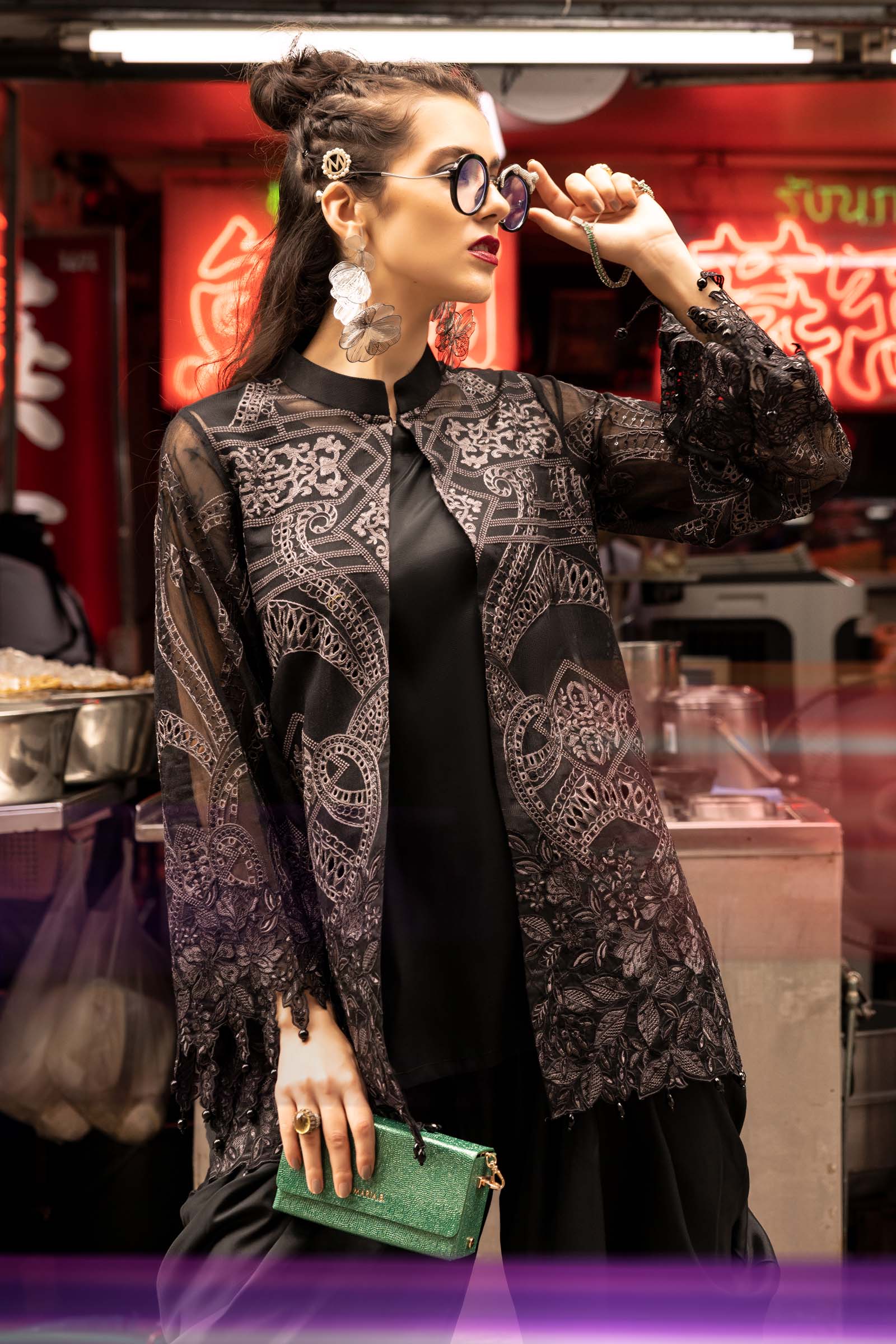 https://cdn.shopify.com/s/files/1/0620/8788/9062/files/DWEA2518BlackCloseup_C.jpg?v=1765797765