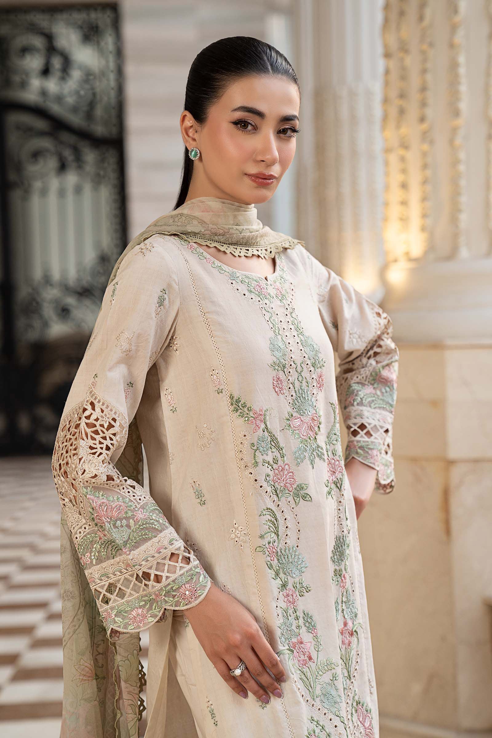 https://cdn.shopify.com/s/files/1/0620/8788/9062/files/DWEA2547R1Closeup_E.jpg?v=1781173781