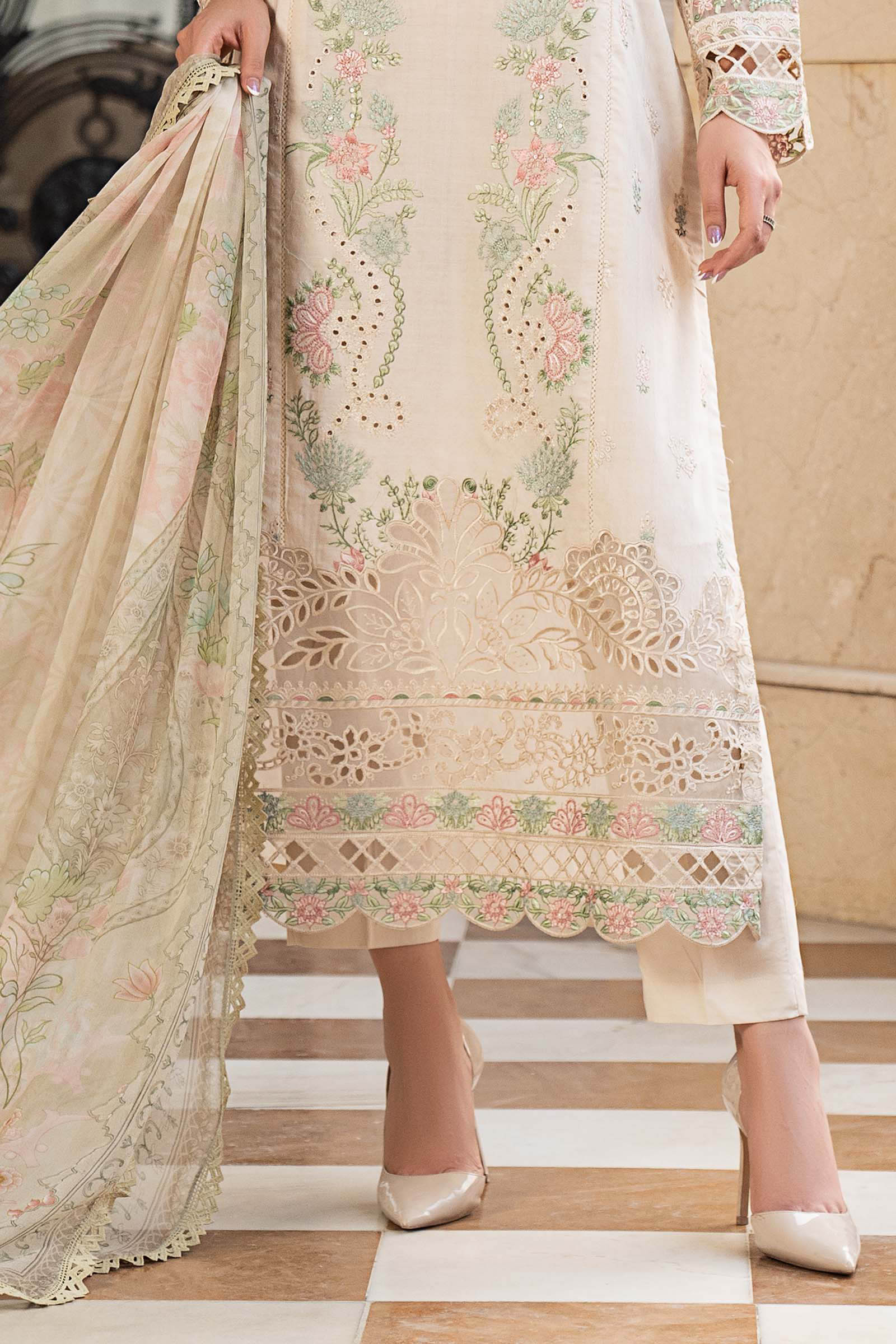 https://cdn.shopify.com/s/files/1/0620/8788/9062/files/DWEA2547R1Closeup_H.jpg?v=1781173781