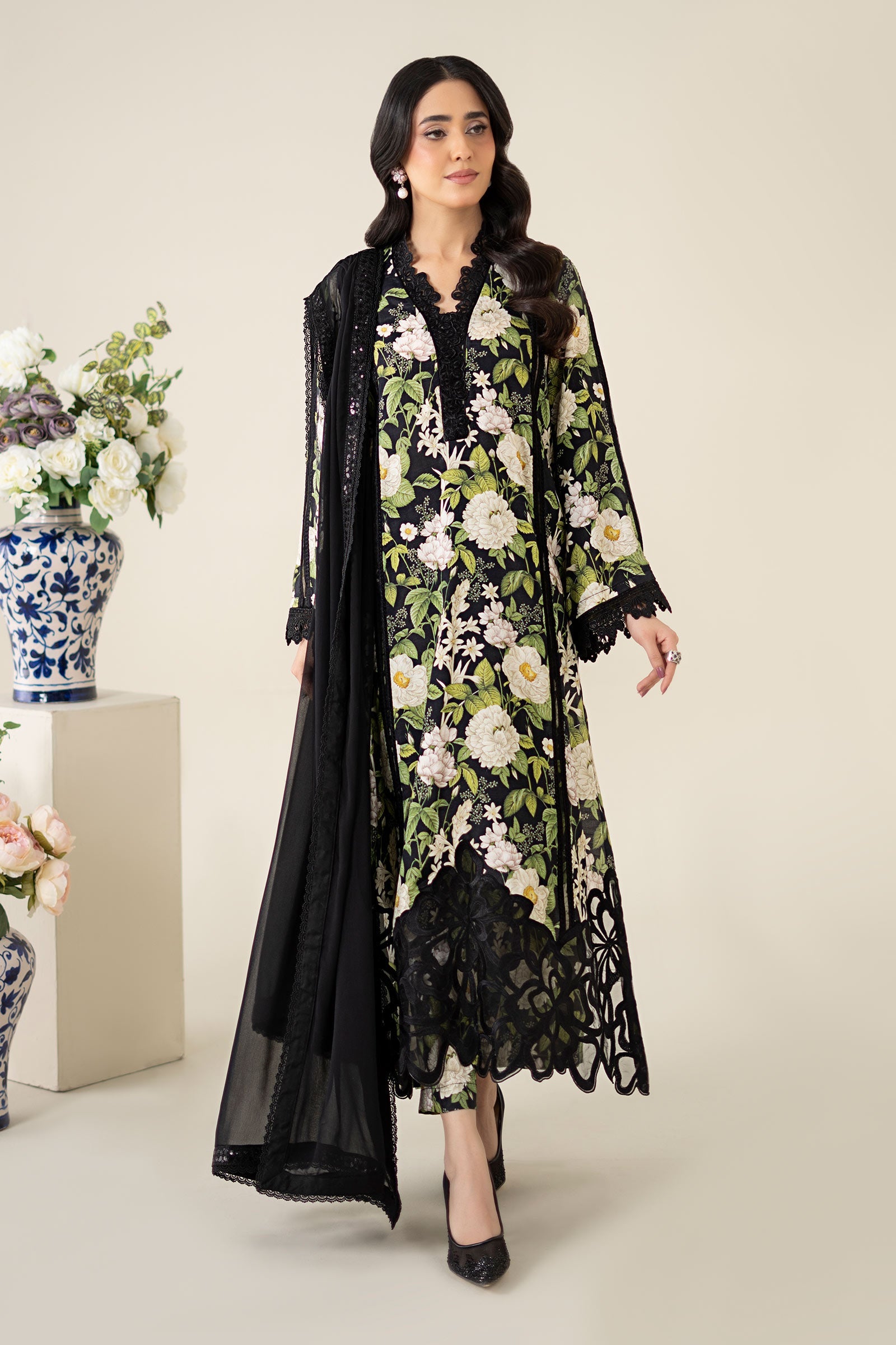 https://cdn.shopify.com/s/files/1/0620/8788/9062/files/DWEA2556R1BlackFront_A.jpg?v=1780402932