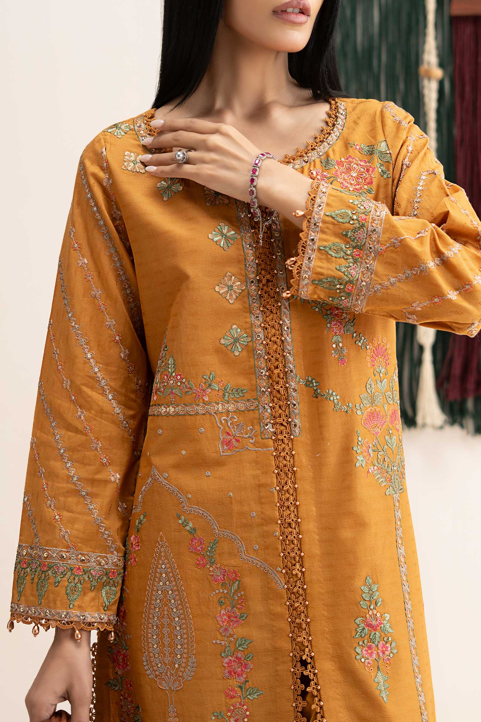 https://cdn.shopify.com/s/files/1/0620/8788/9062/files/DWEA2604MUSTARDCloseup_G.jpg?v=1780998847
