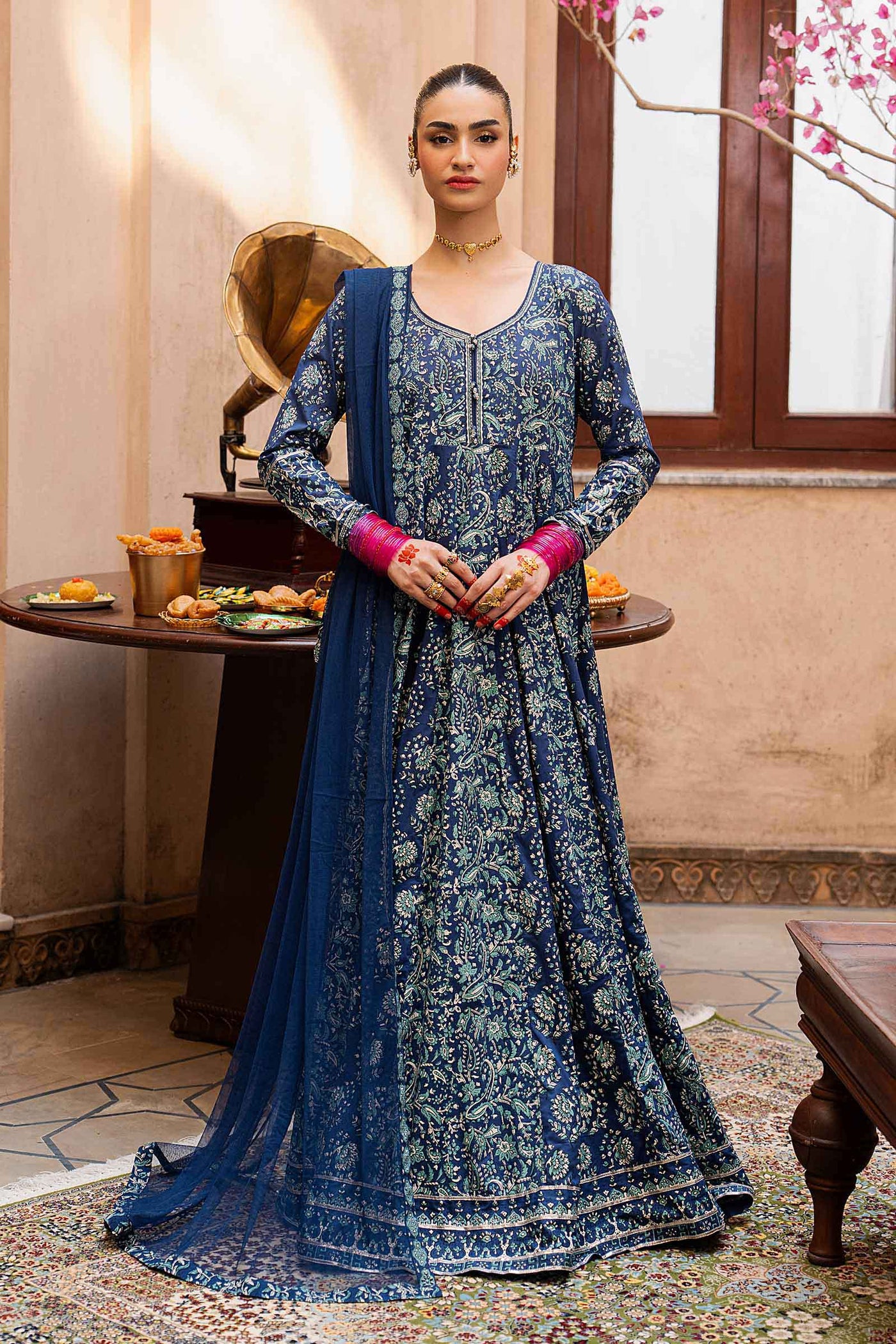 https://cdn.shopify.com/s/files/1/0620/8788/9062/files/DWEA26120BlueFront_A.jpg?v=1778585781
