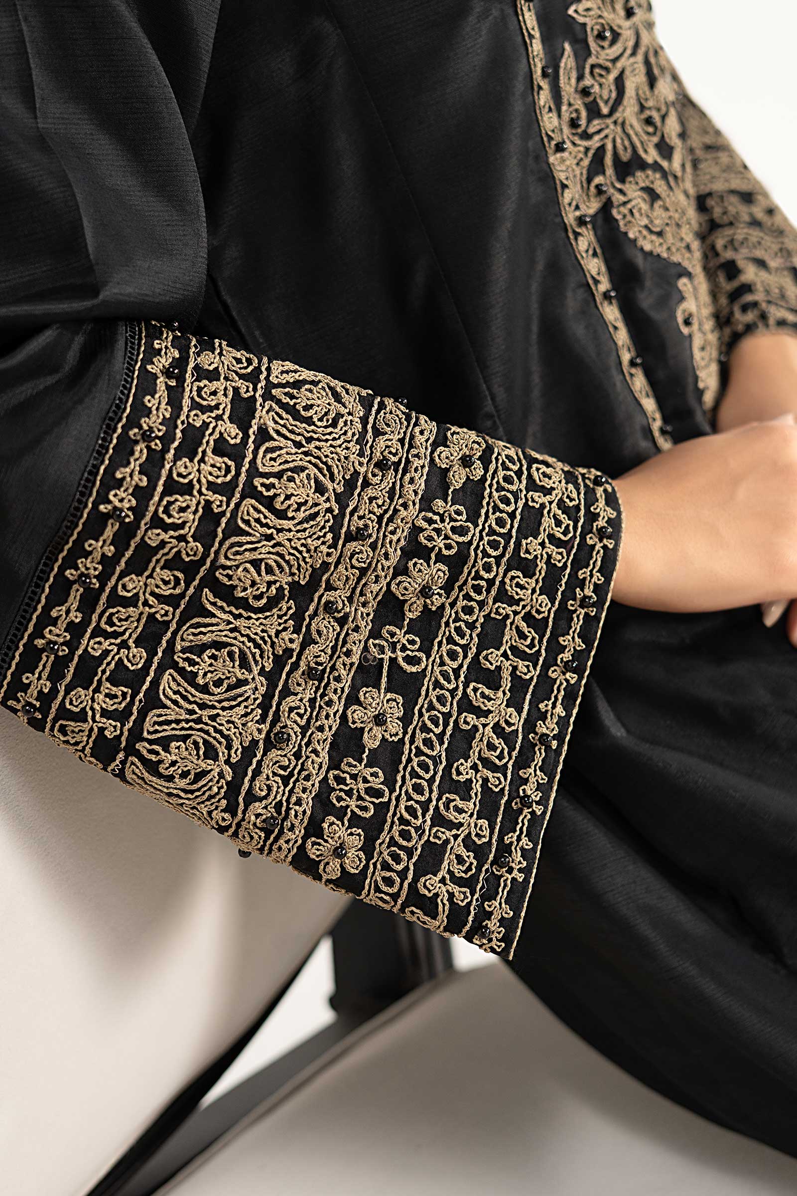 https://cdn.shopify.com/s/files/1/0620/8788/9062/files/DWEA2639BlackCloseup_H.jpg?v=1780660201