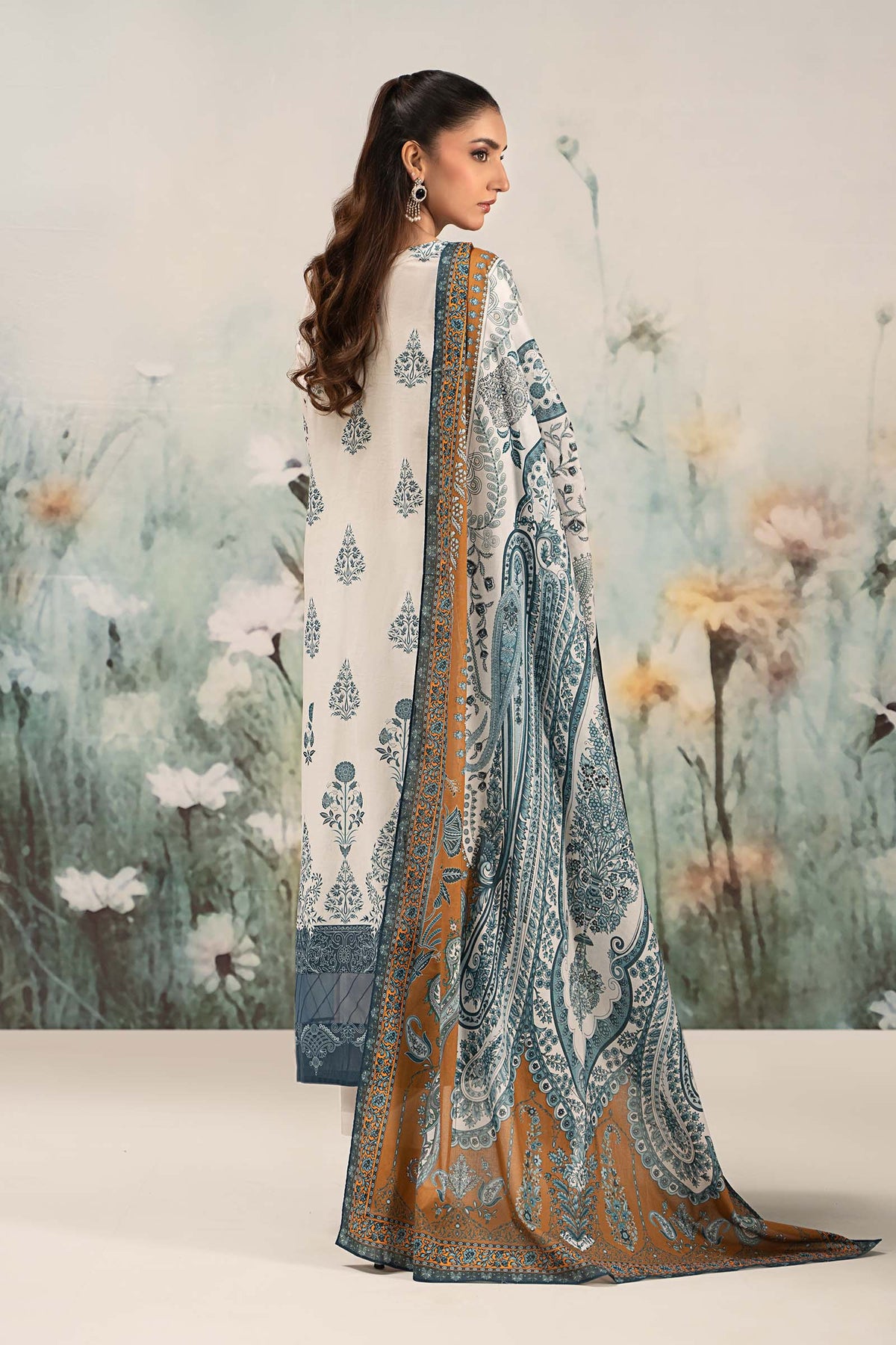 3 Piece Embroidered Lawn Suit