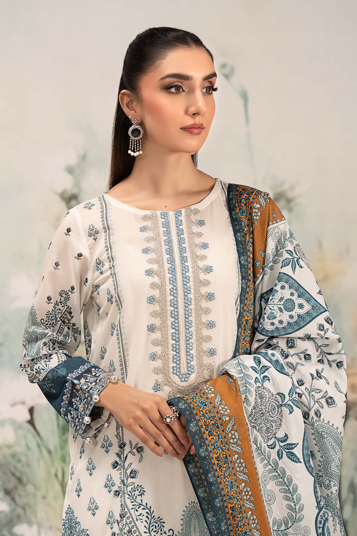 3 Piece Embroidered Lawn Suit