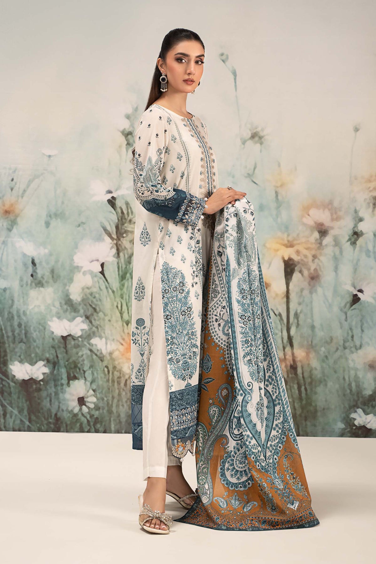 3 Piece Embroidered Lawn Suit