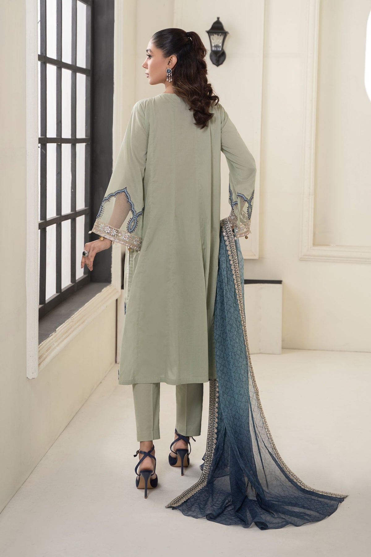 3 Piece Embroidered Lawn Suit
