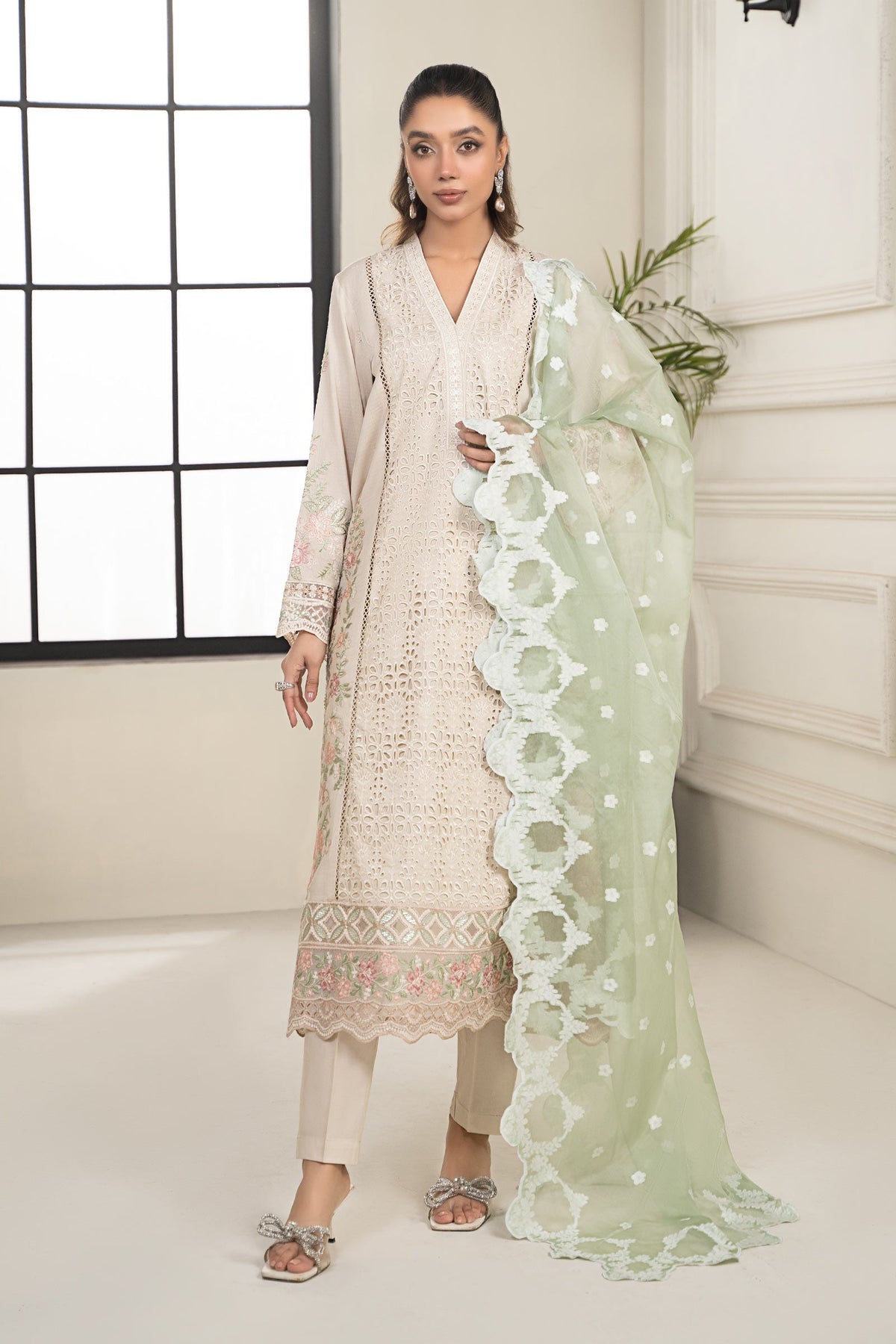 3 Piece Embroidered Lawn Suit